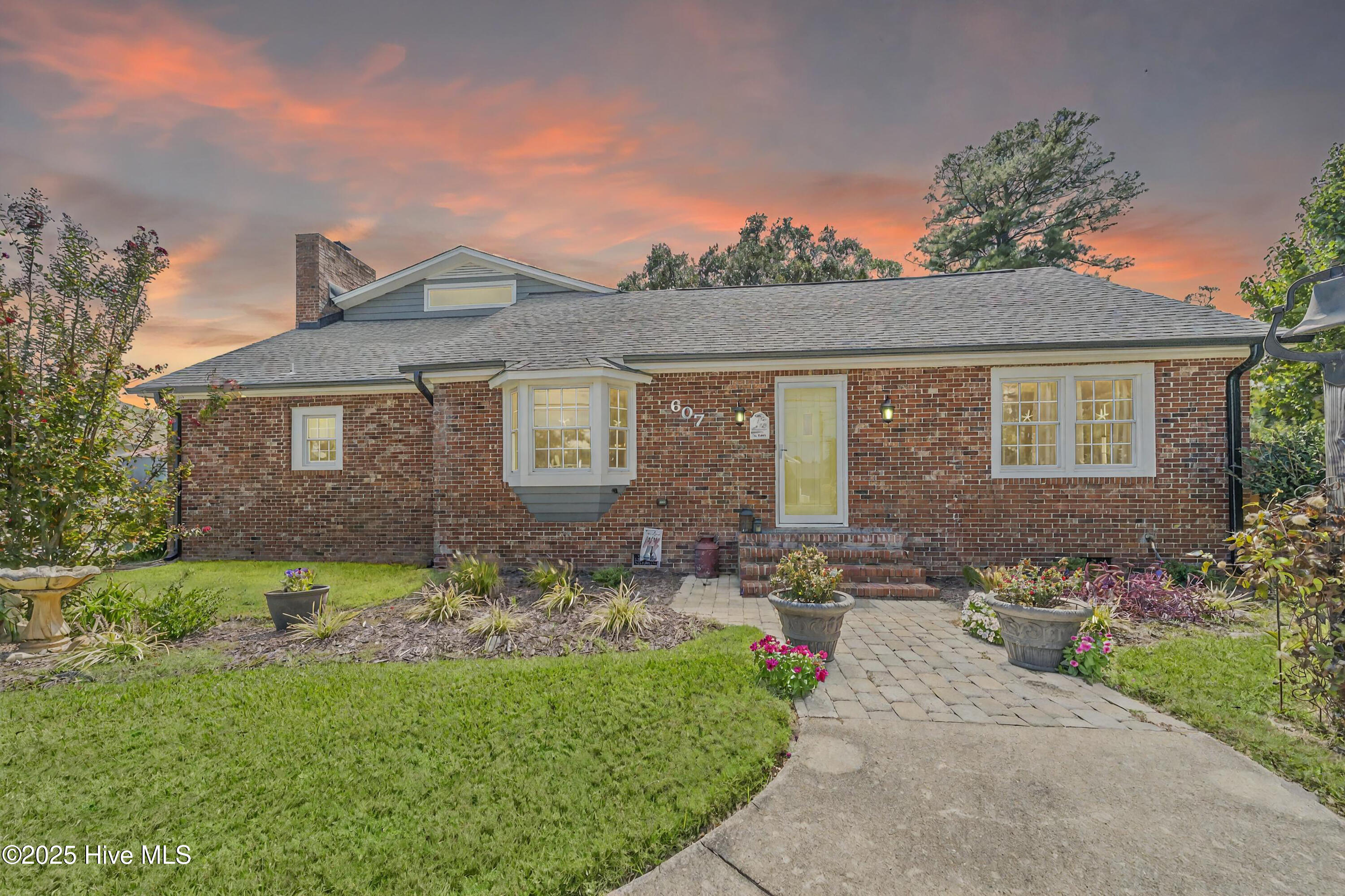 100557788 | Photo 86