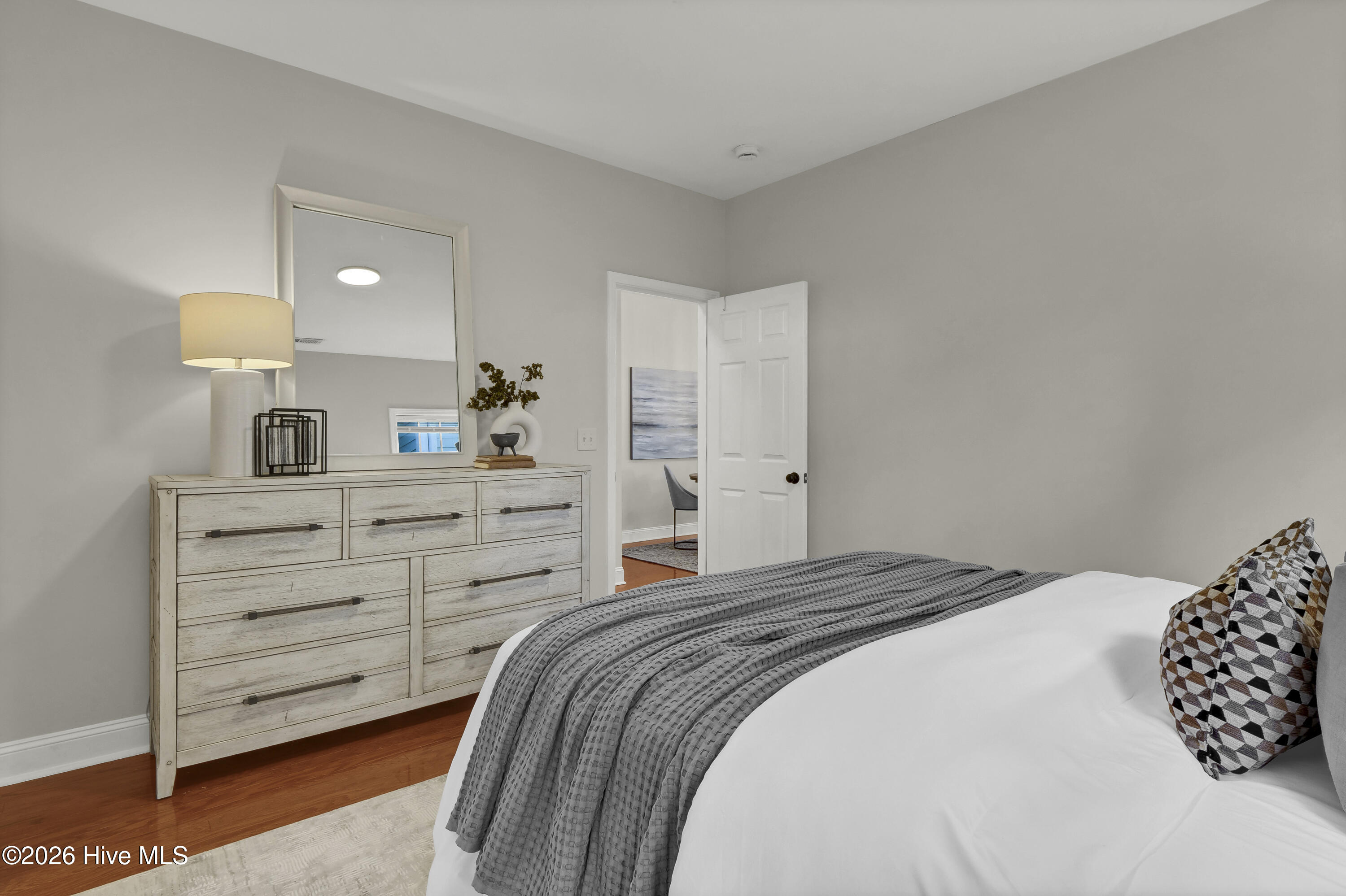 100548827 | Photo 17