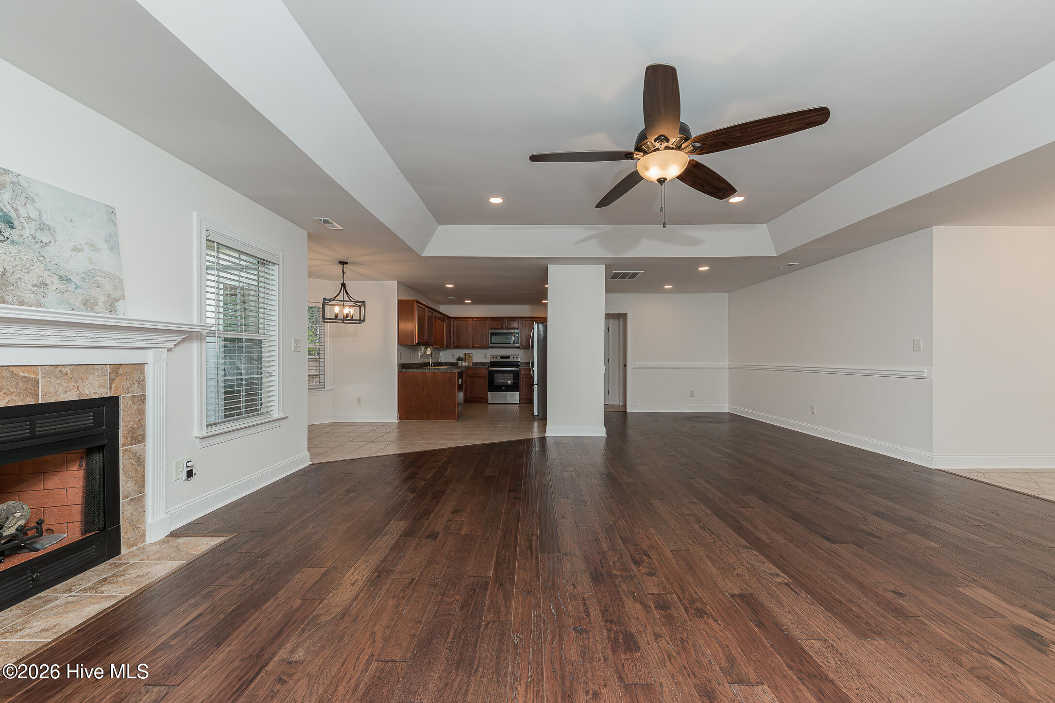 100566489 | Photo 11