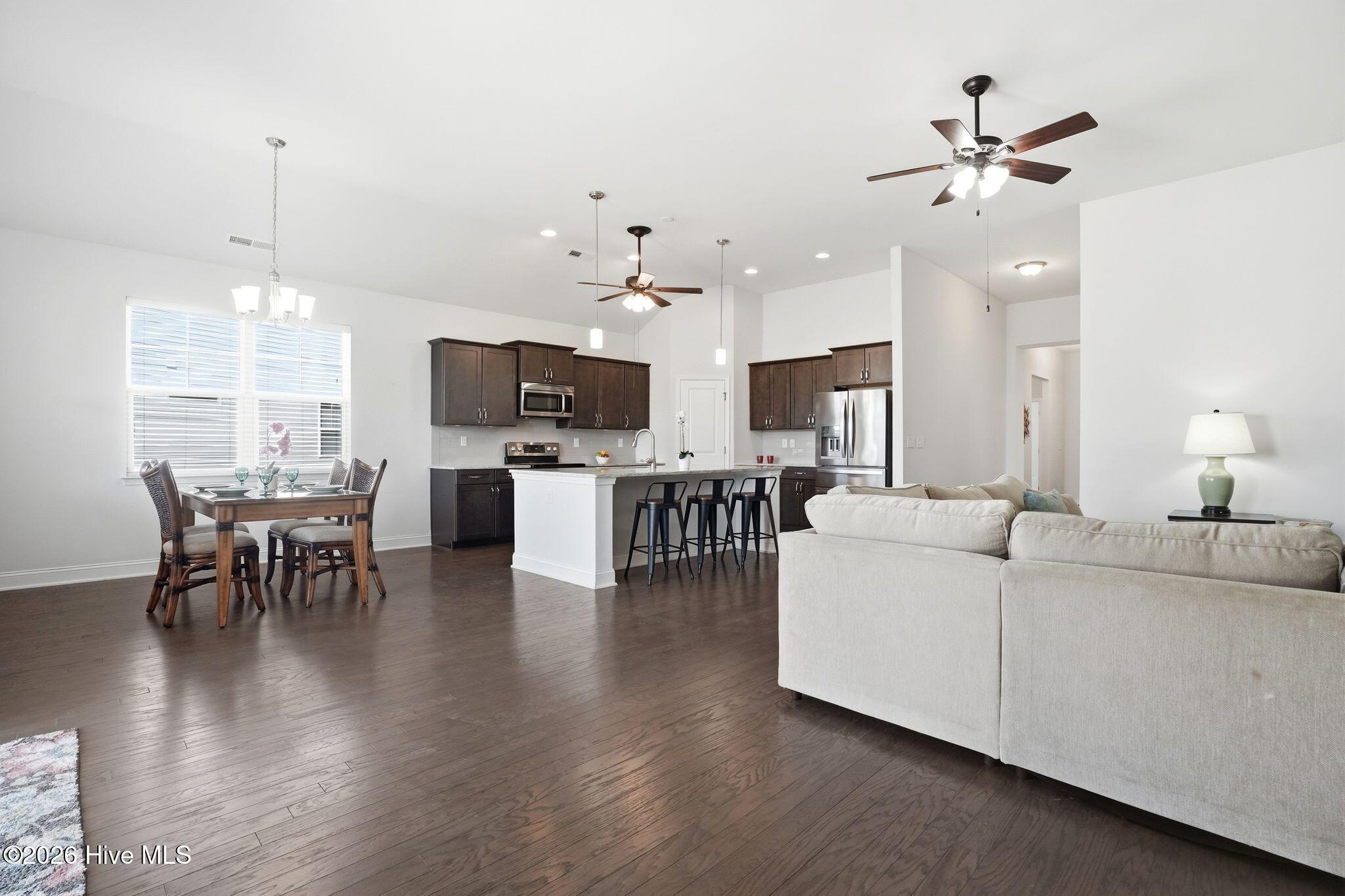 100560462 | Photo 19