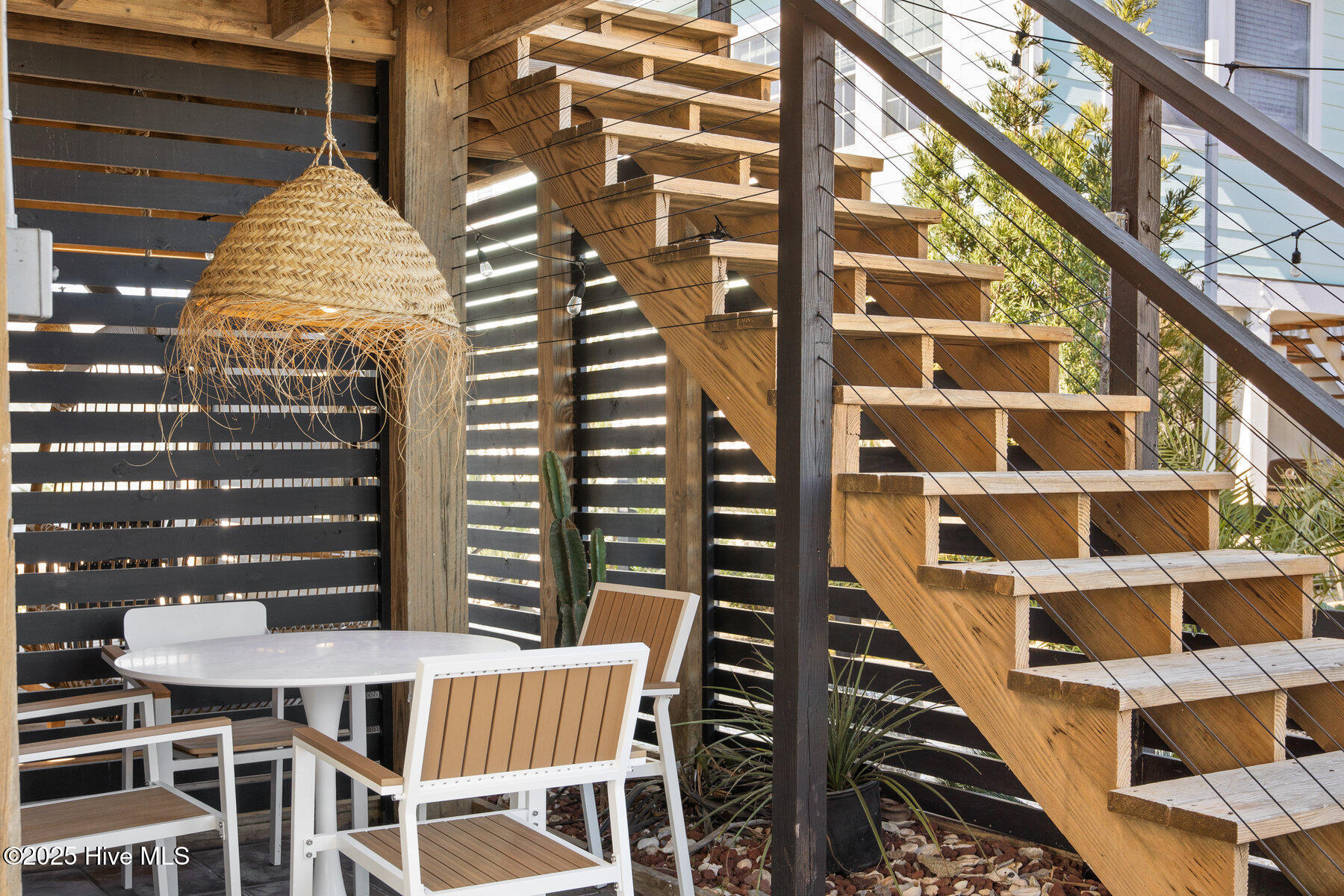 100540595 | Photo 46