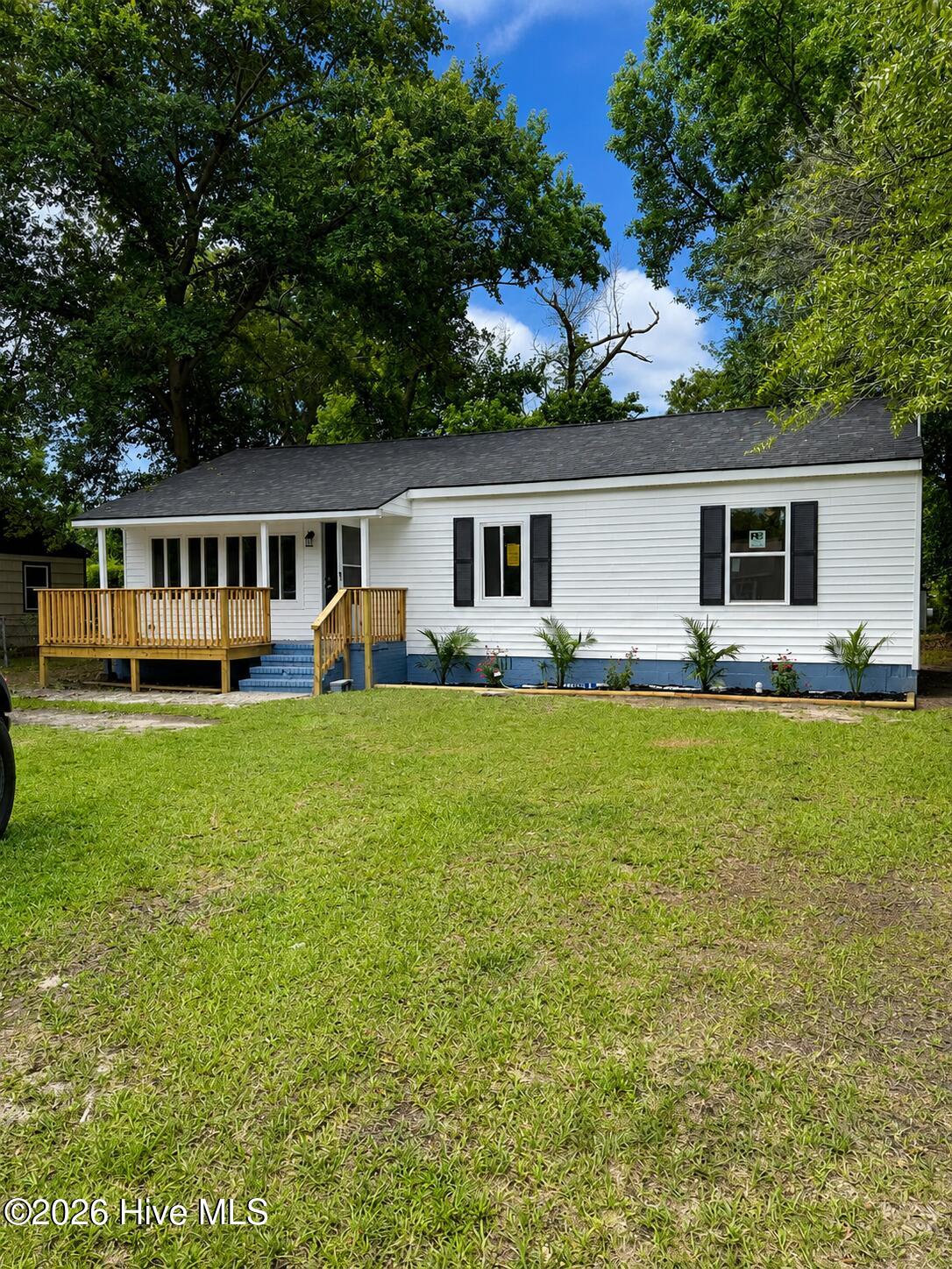 27_sunny_suburban_ranch_with_porch