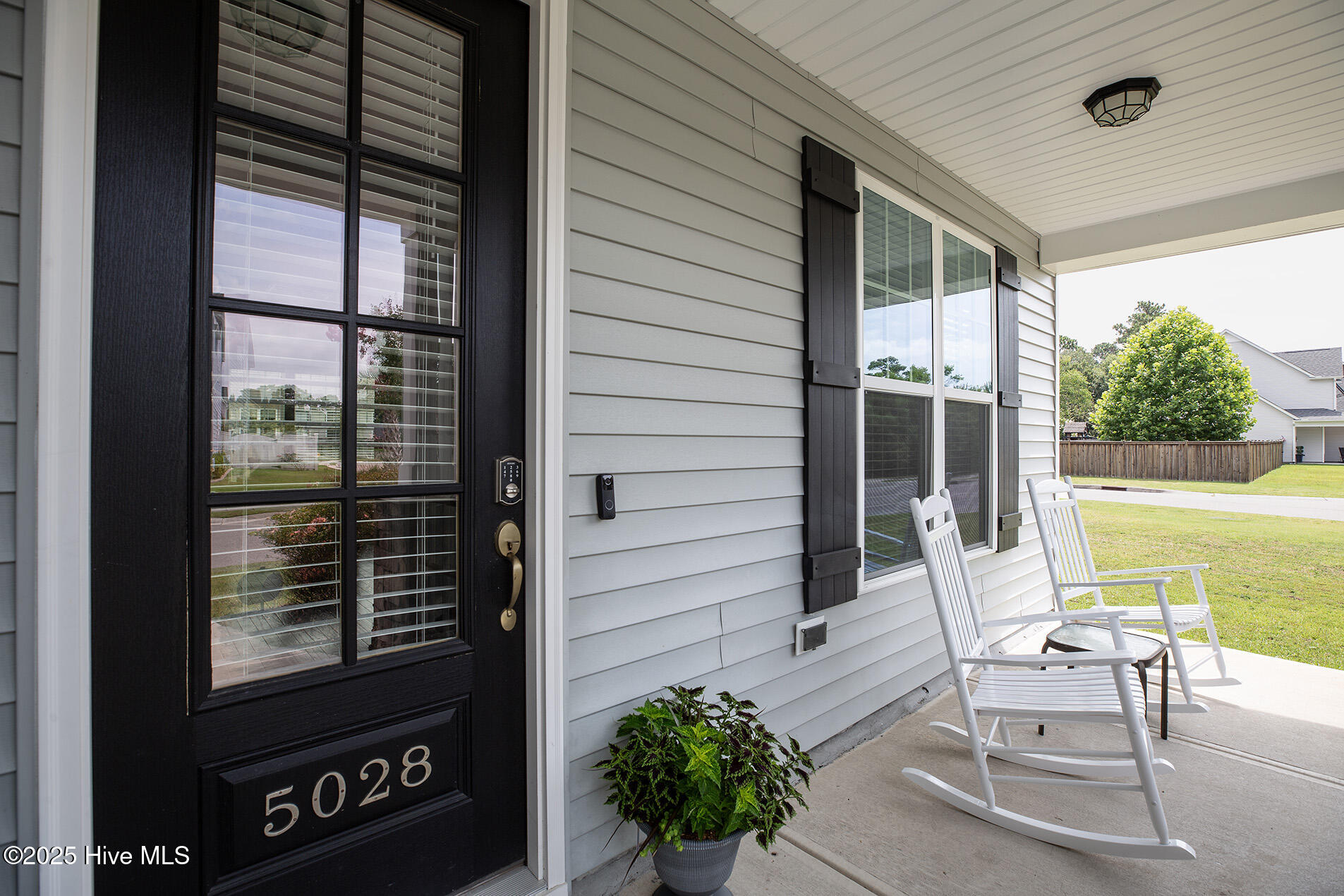 Laurenbridge5028-2fprchShaneL33A5322 cop