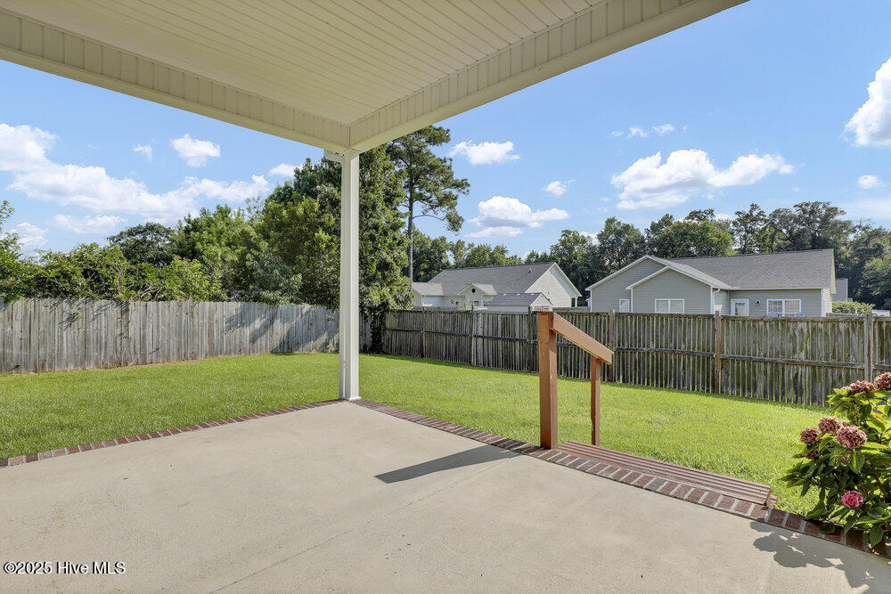 100549673 | Photo 22