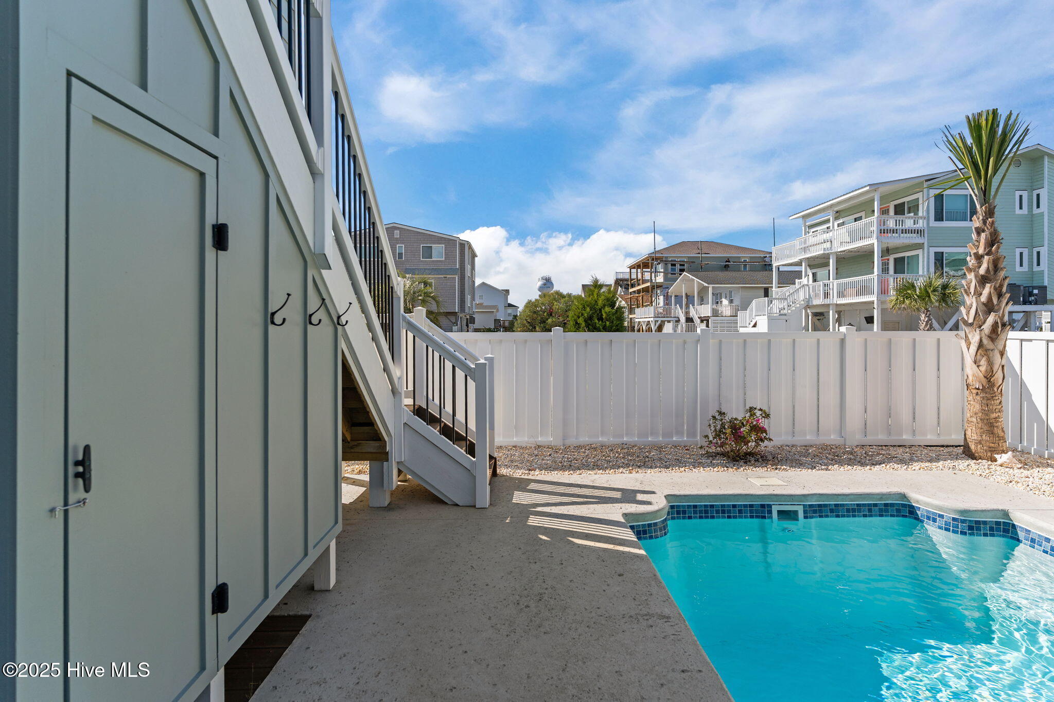 100545379 | Photo 44