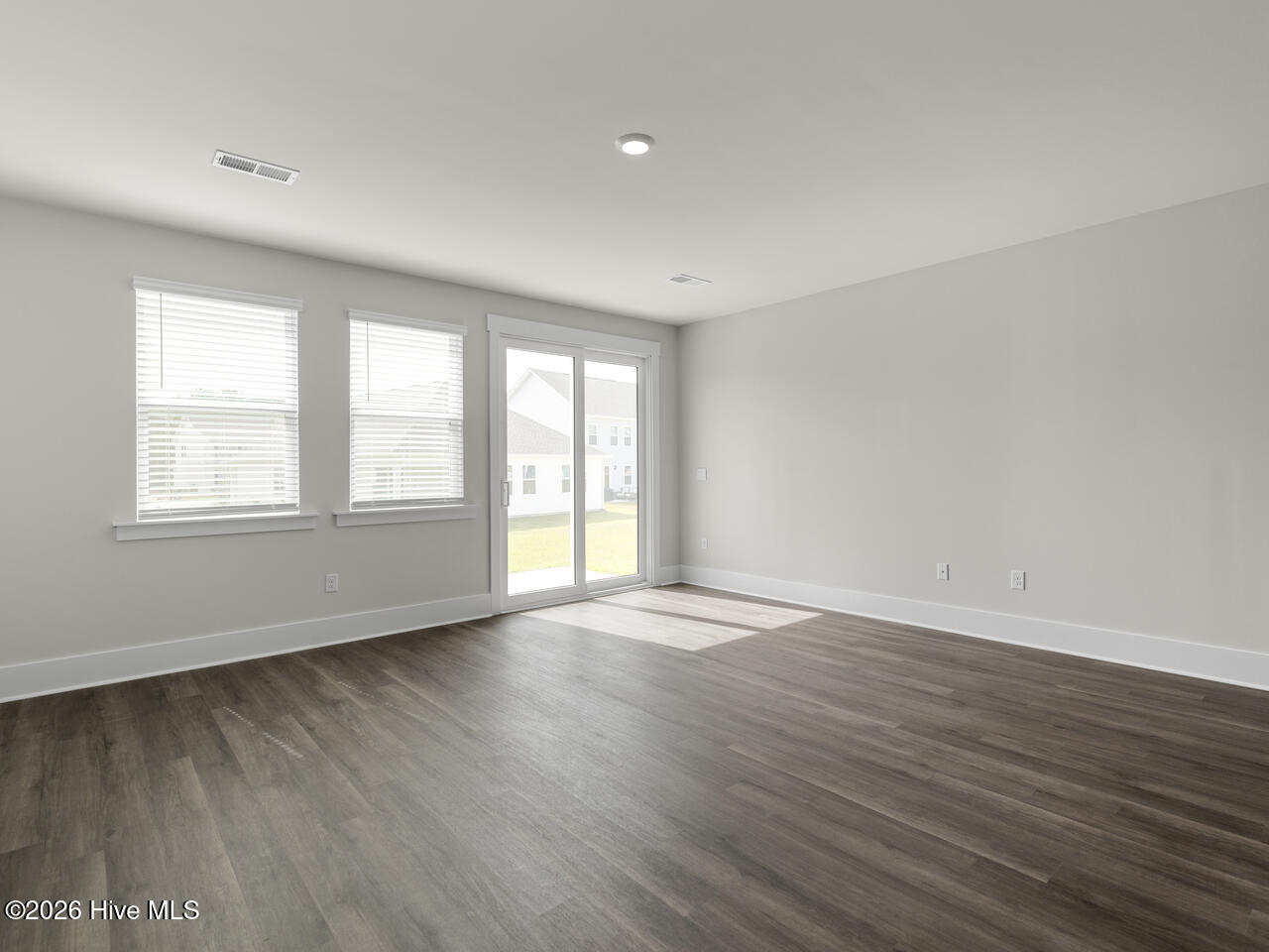 100553189 | Photo 17