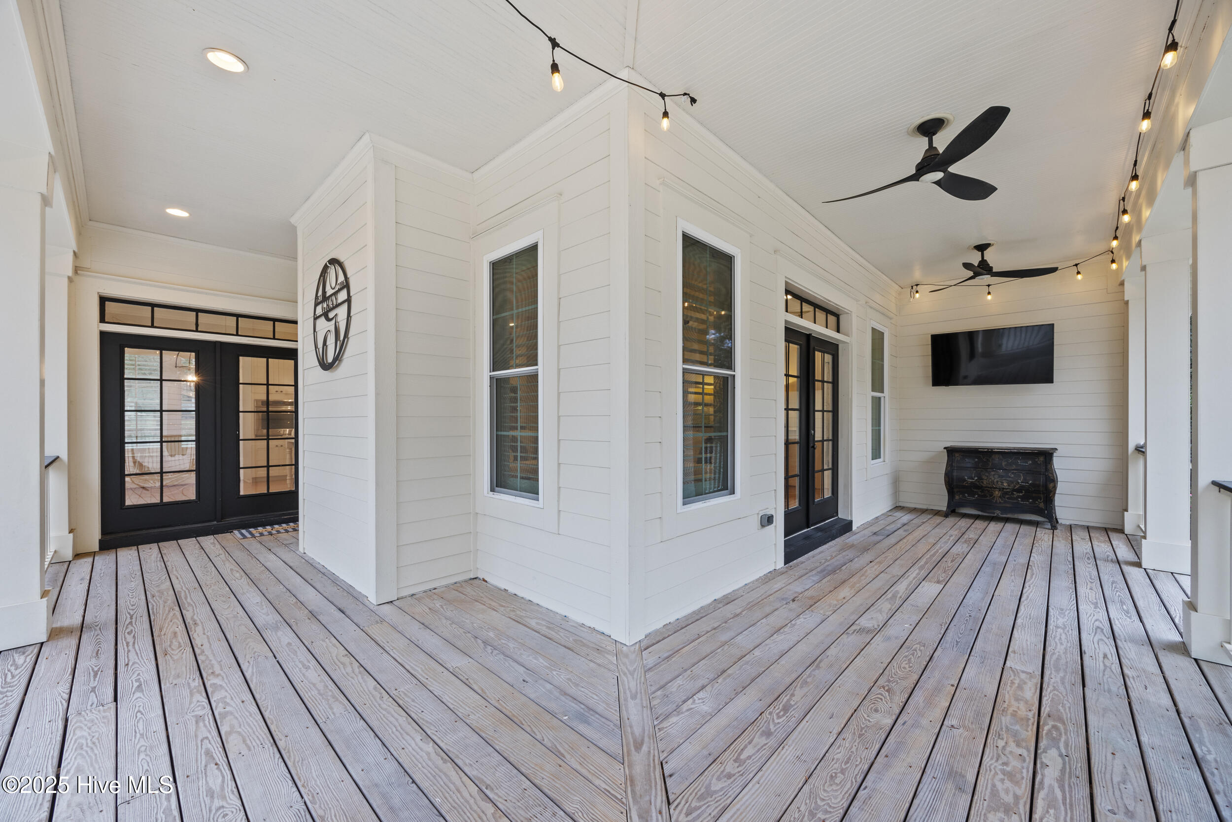 100570509 | Photo 14