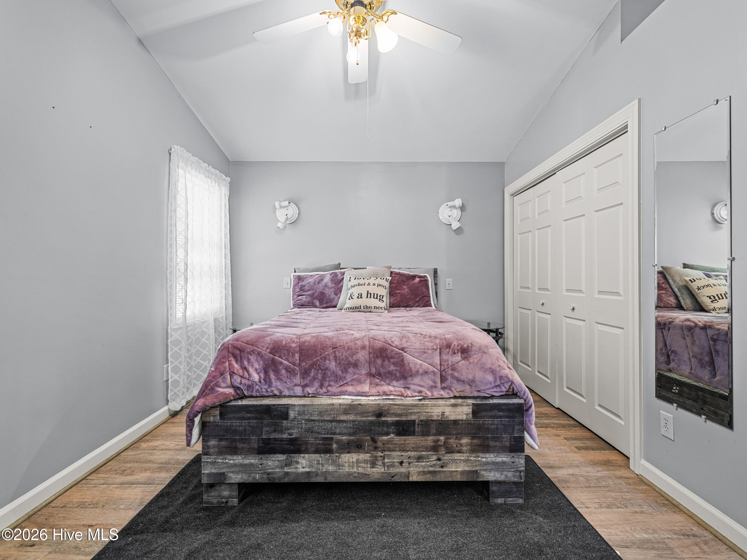 100570486 | Photo 61