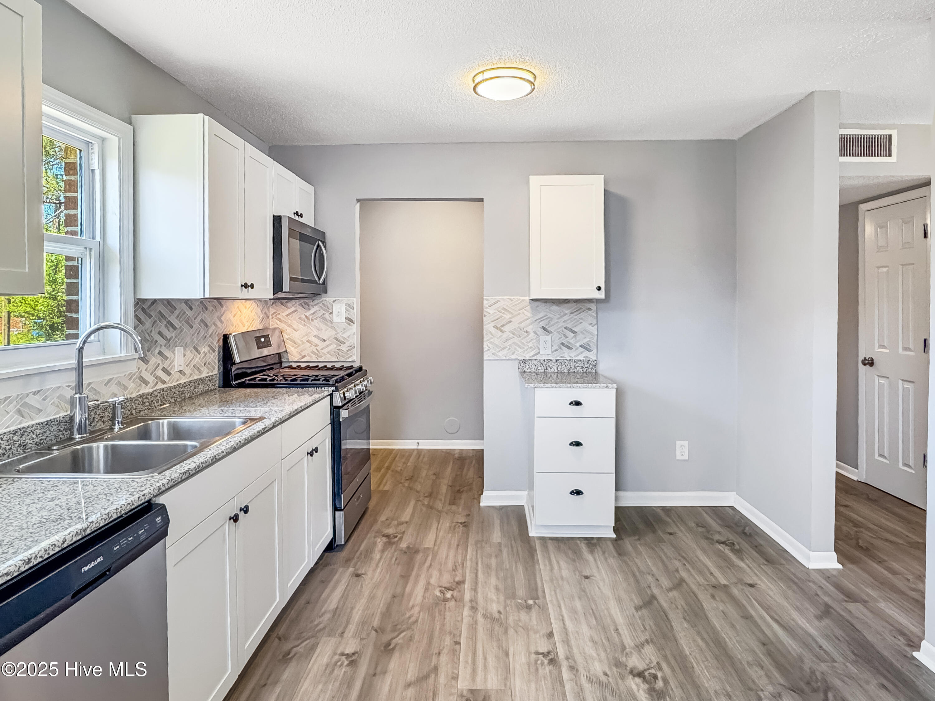 1602 Forbes Court, Wilmington, NC 28405 – photo 8: 5bfe07b200983fde2bf10fbeb395f6b036316e8a