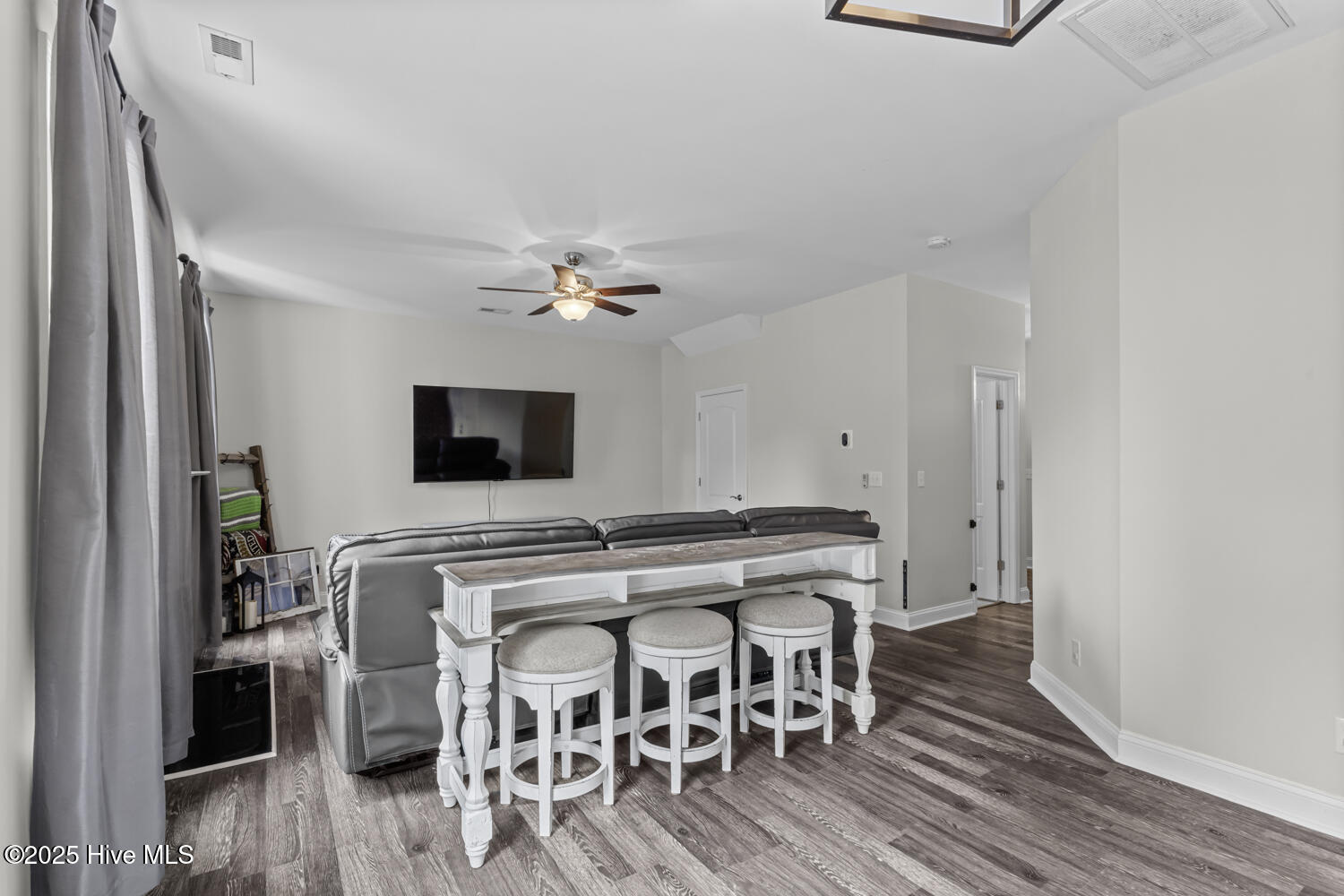 100533830 | Photo 13