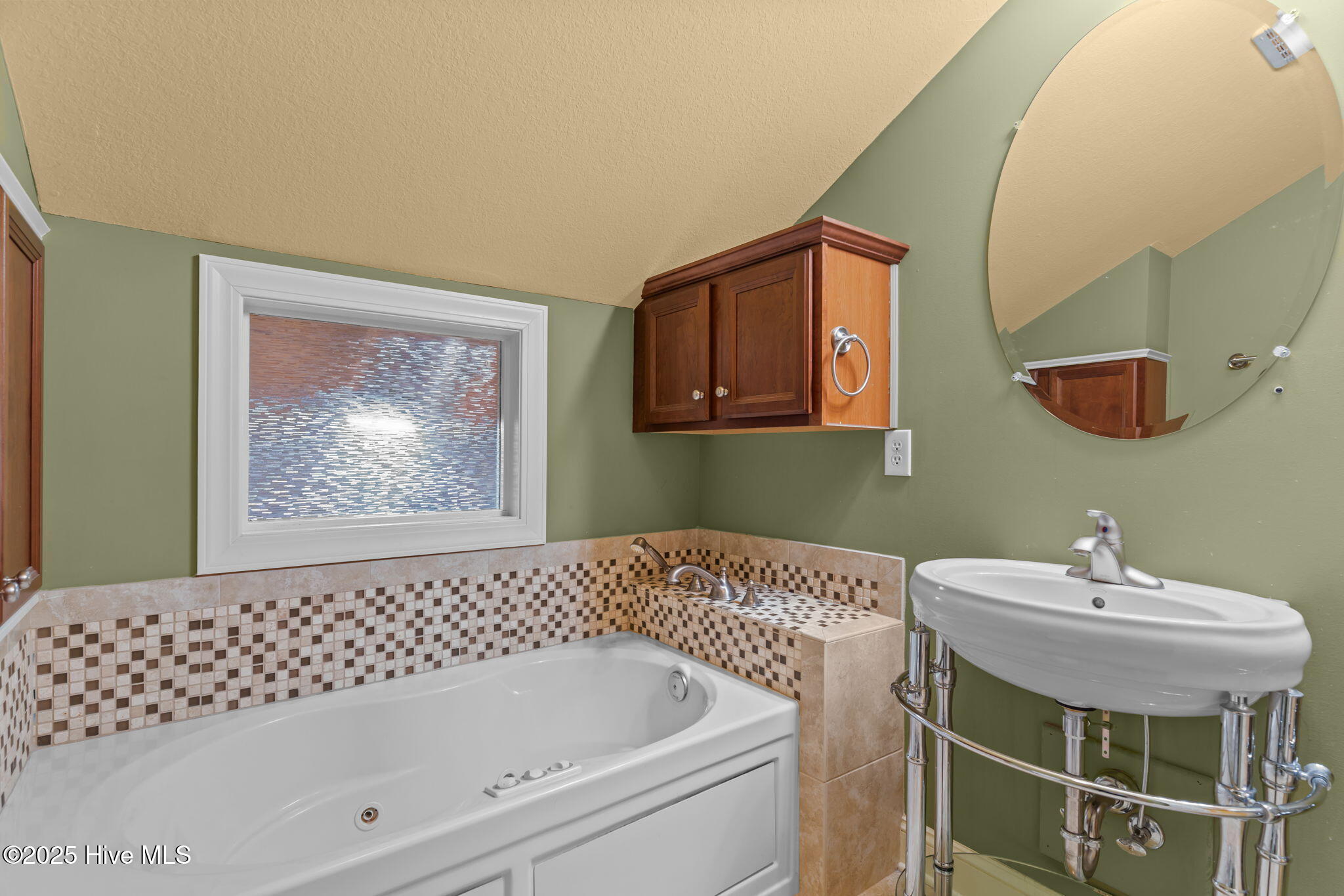 100540353 | Photo 39