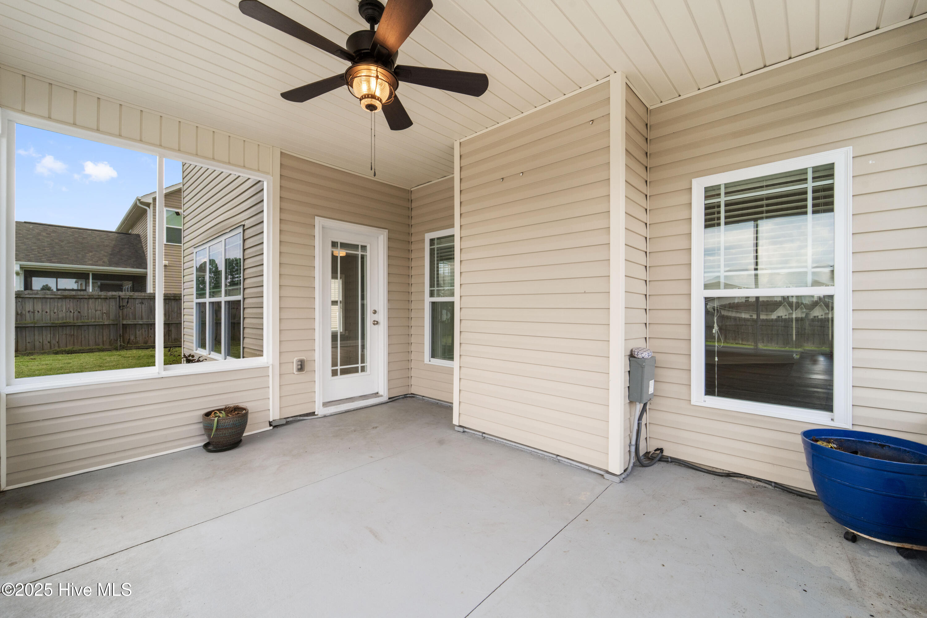 100525842 | Photo 79