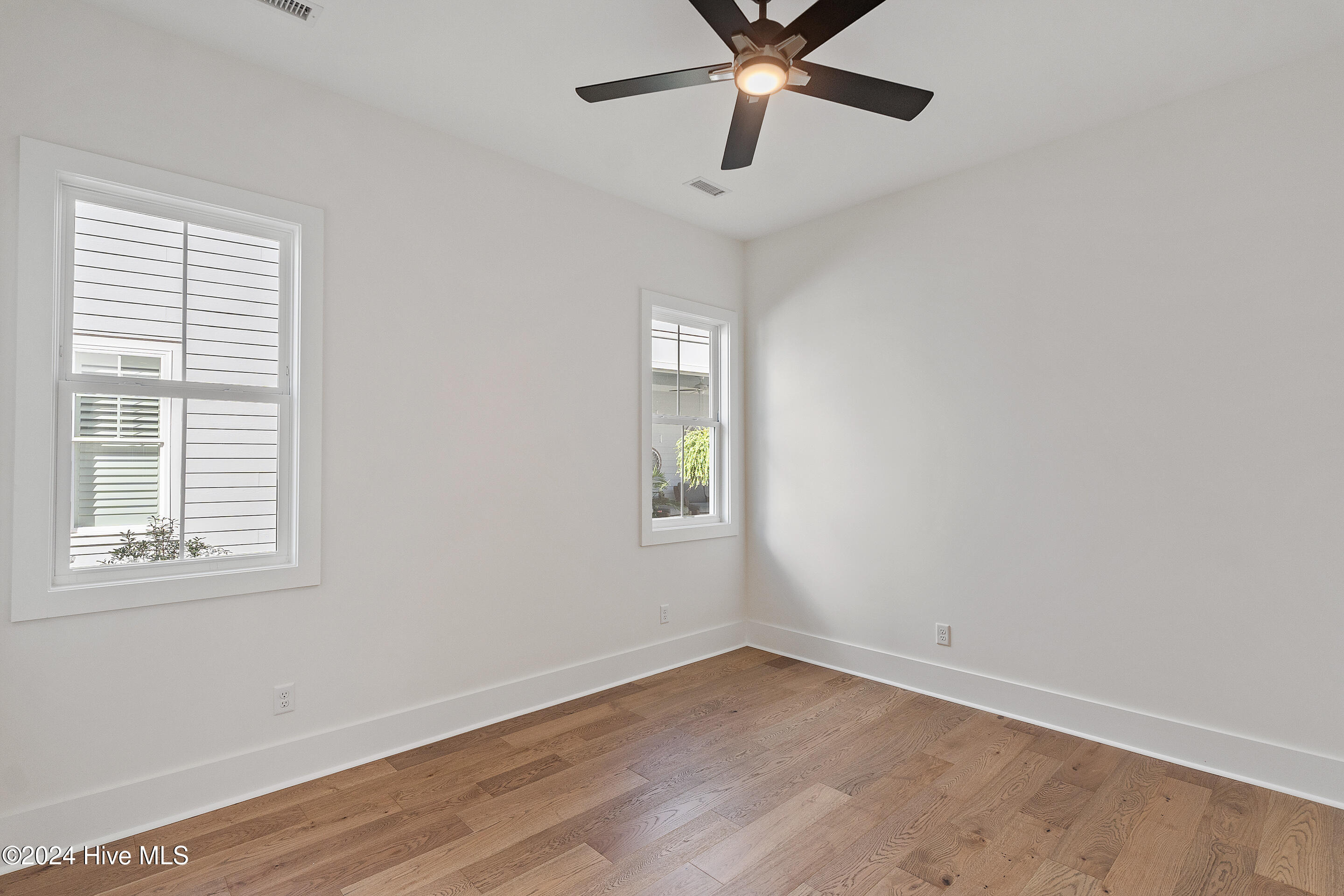 100454748 | Photo 25