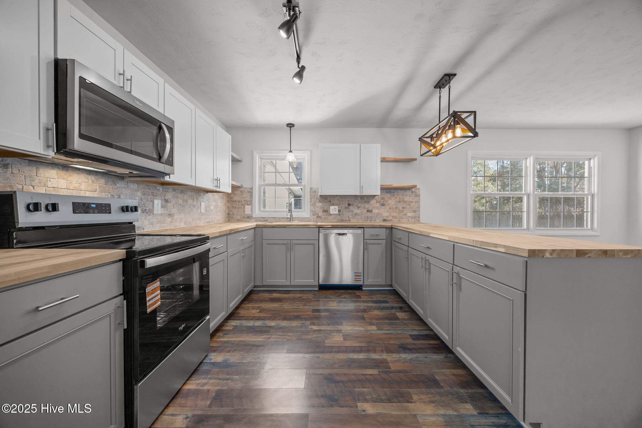 100544874 | Photo 26