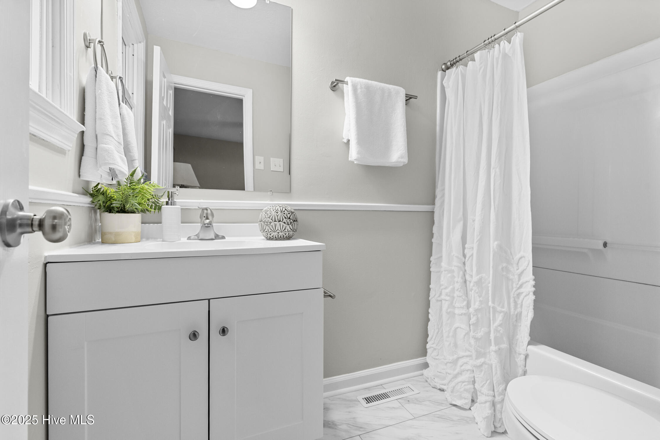 100546891 | Photo 11