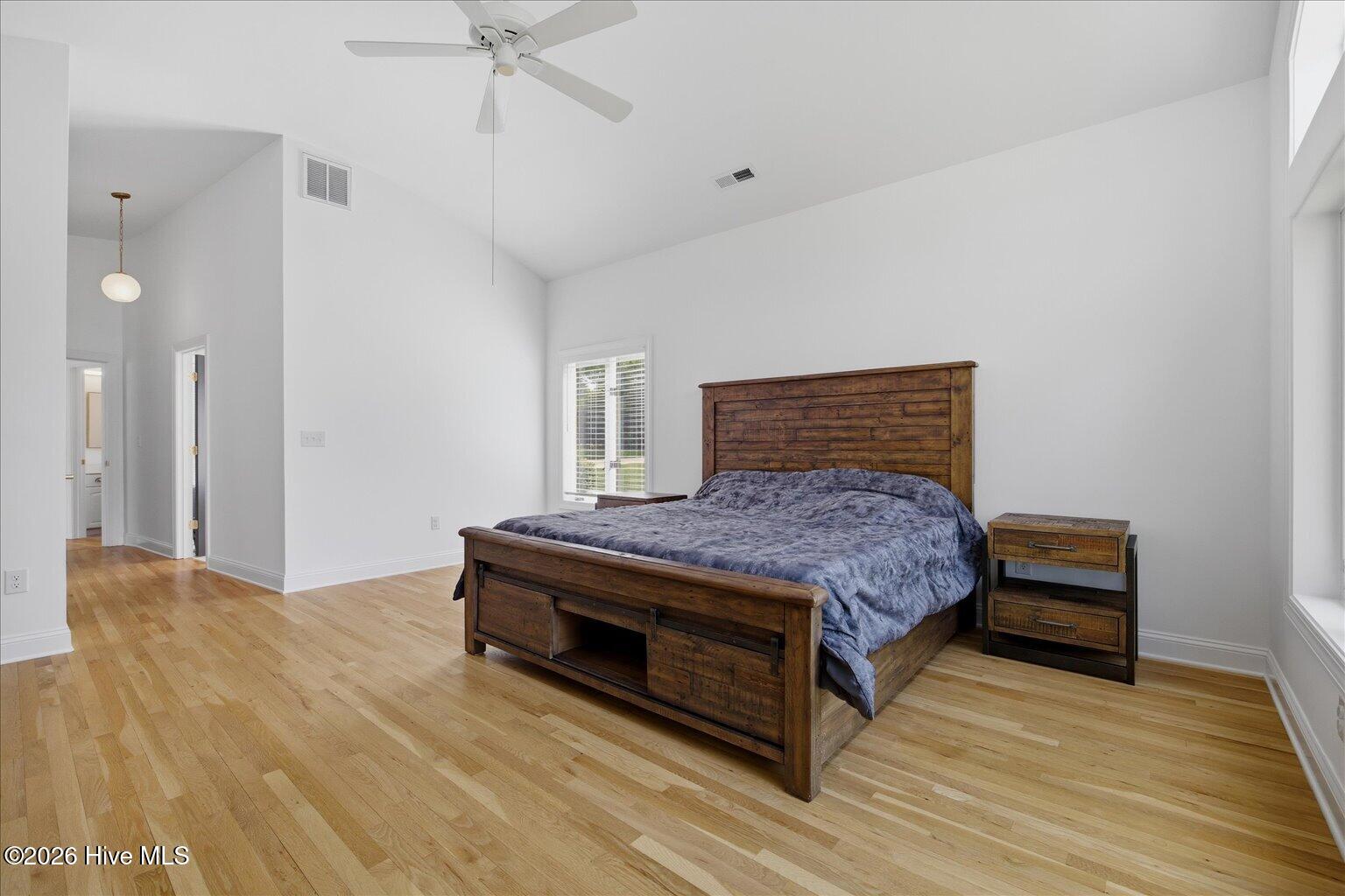 100569224 | Photo 25