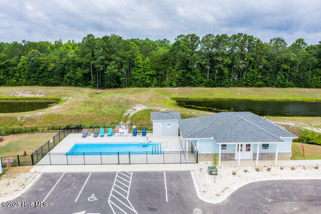 100542683 | Photo 36