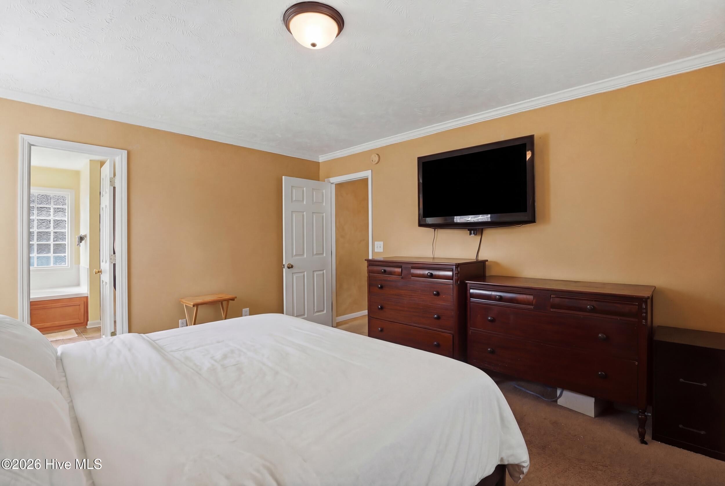 100561590 | Photo 13