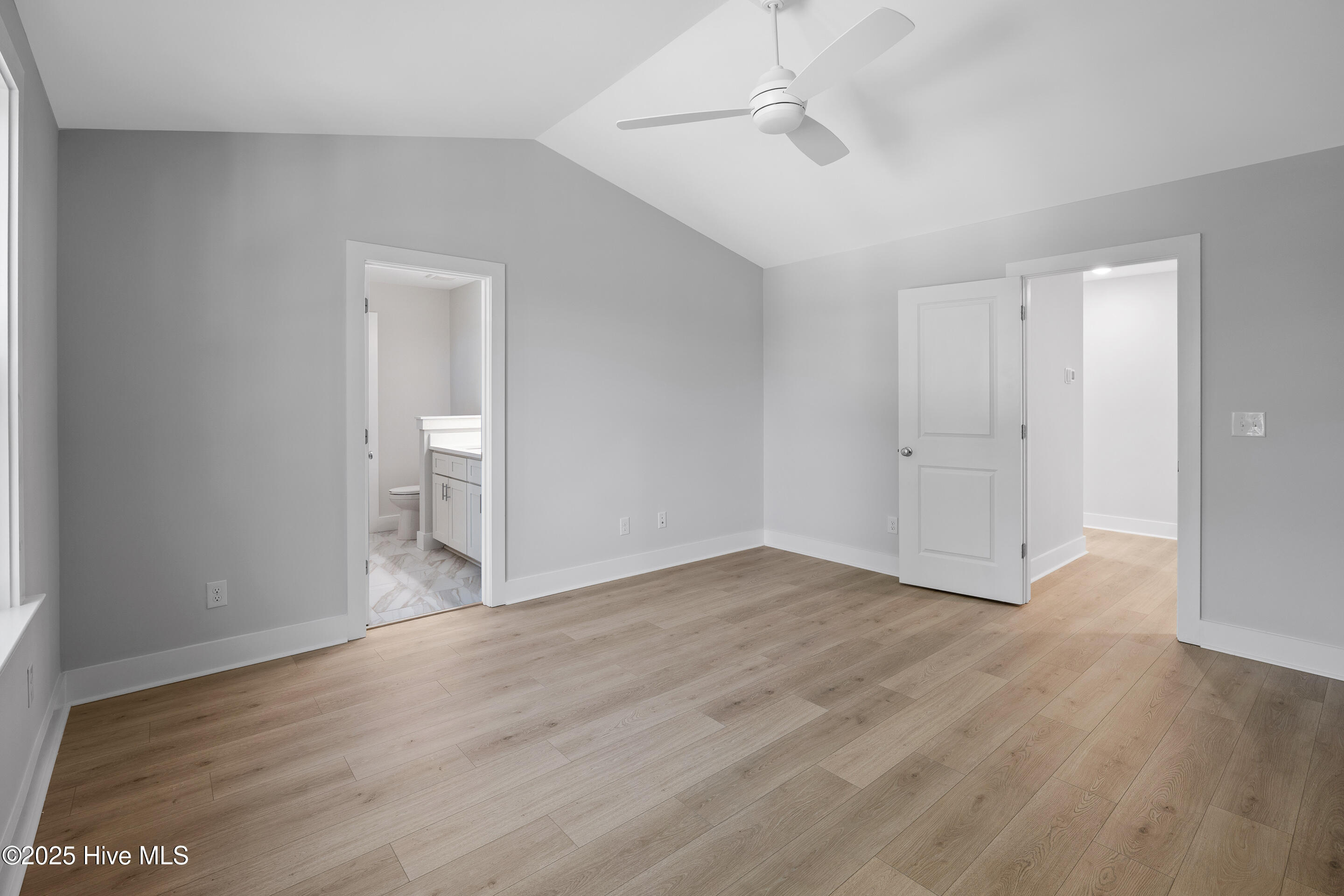 100545390 | Photo 15