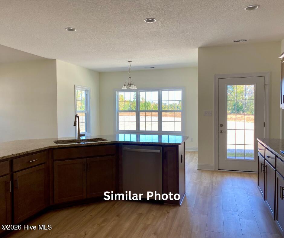 100558594 | Photo 12