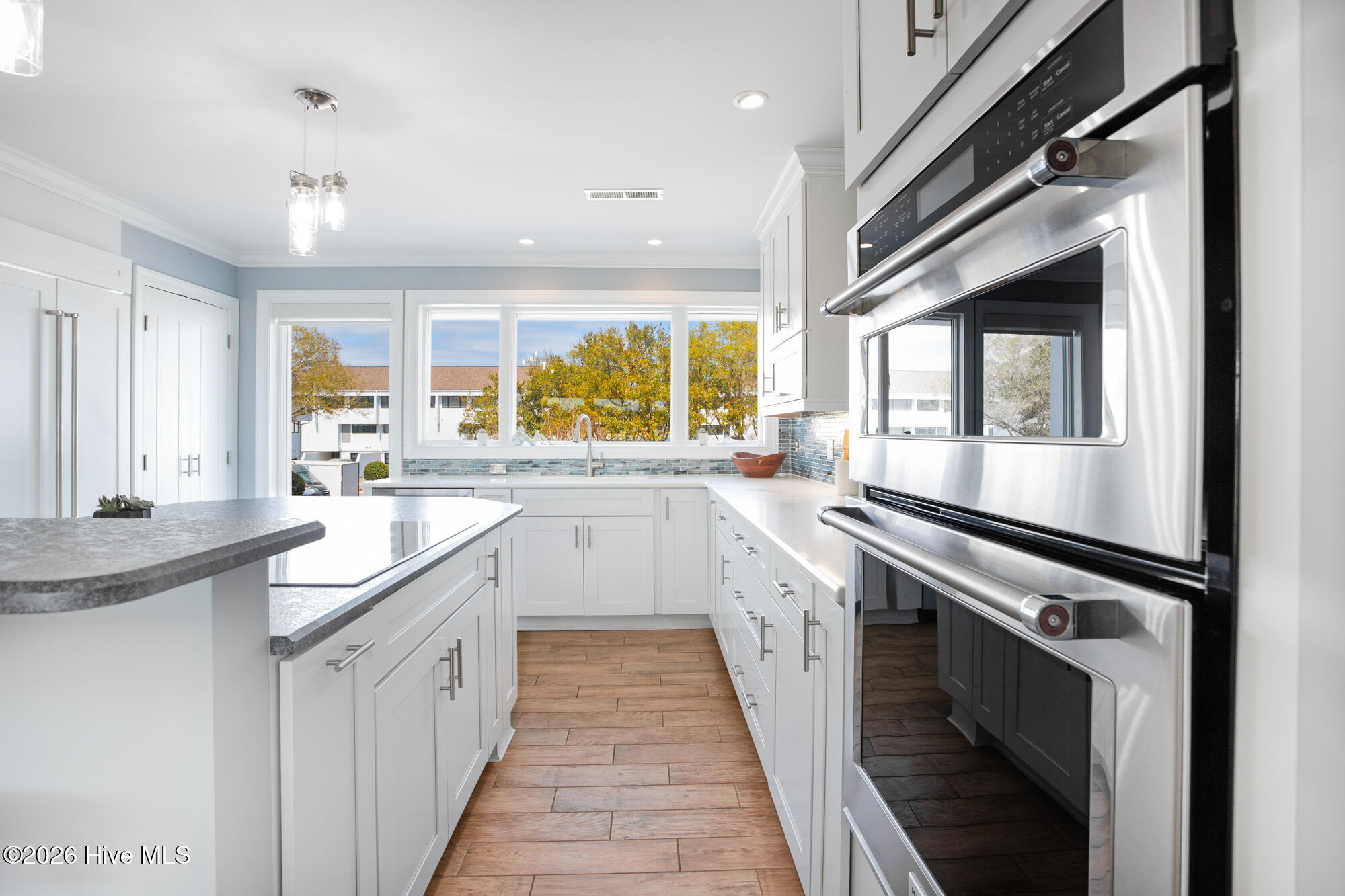 100564405 | Photo 12