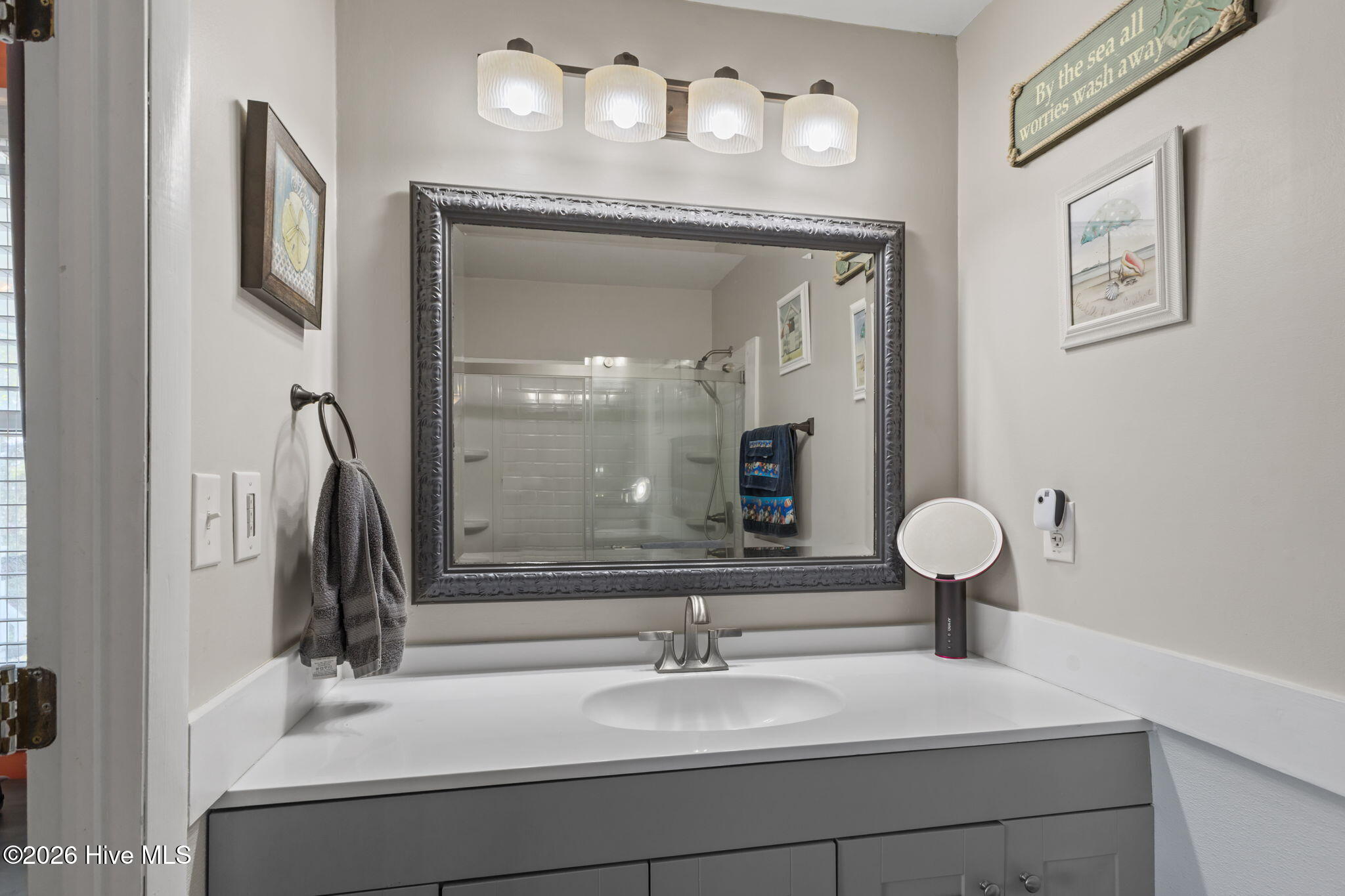 100568142 | Photo 23