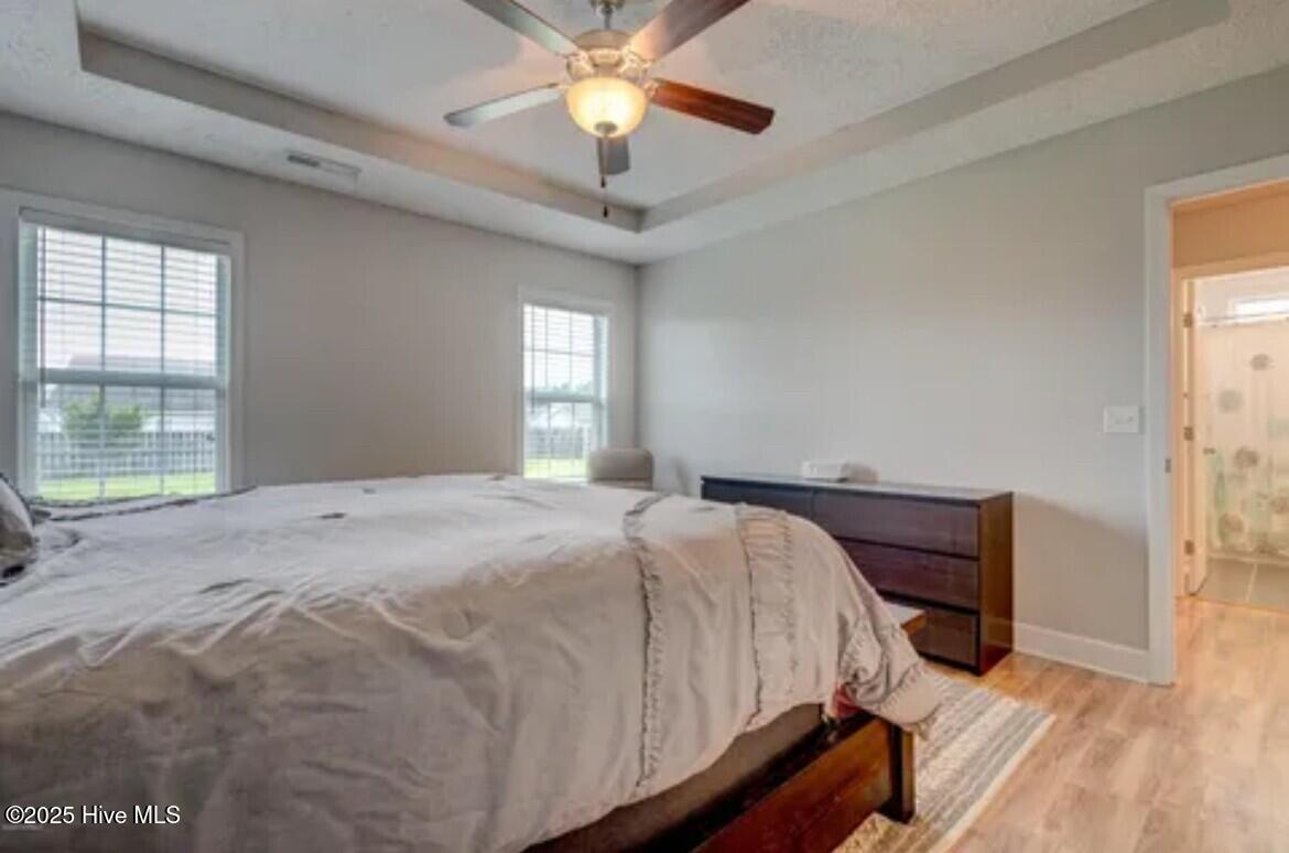 100563066 | Photo 15