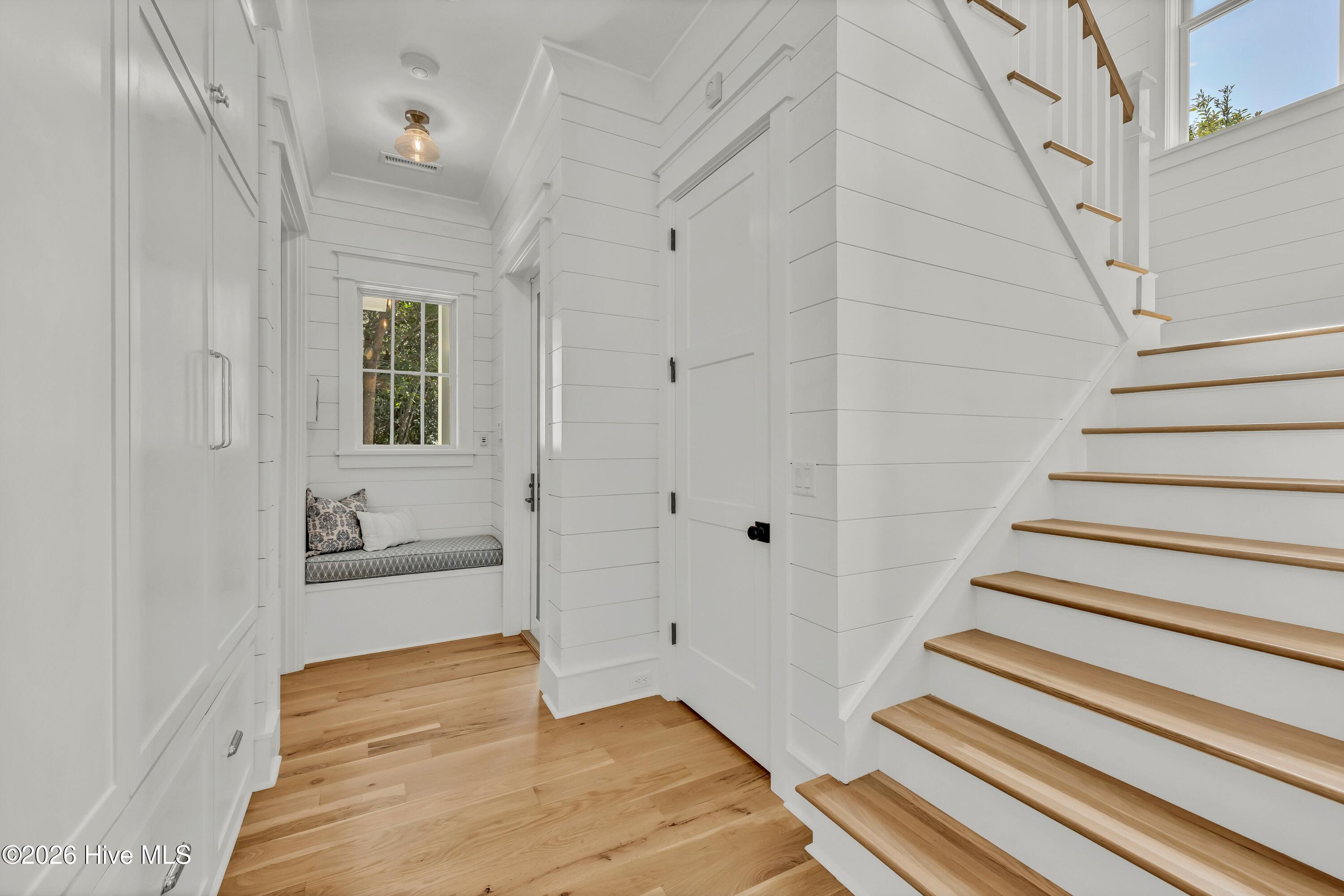 100567930 | Photo 24