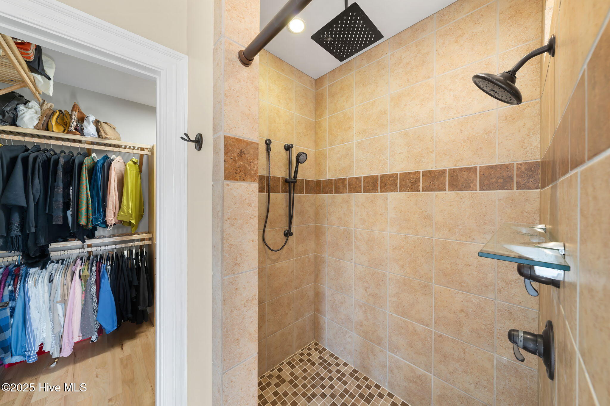 100544684 | Photo 34