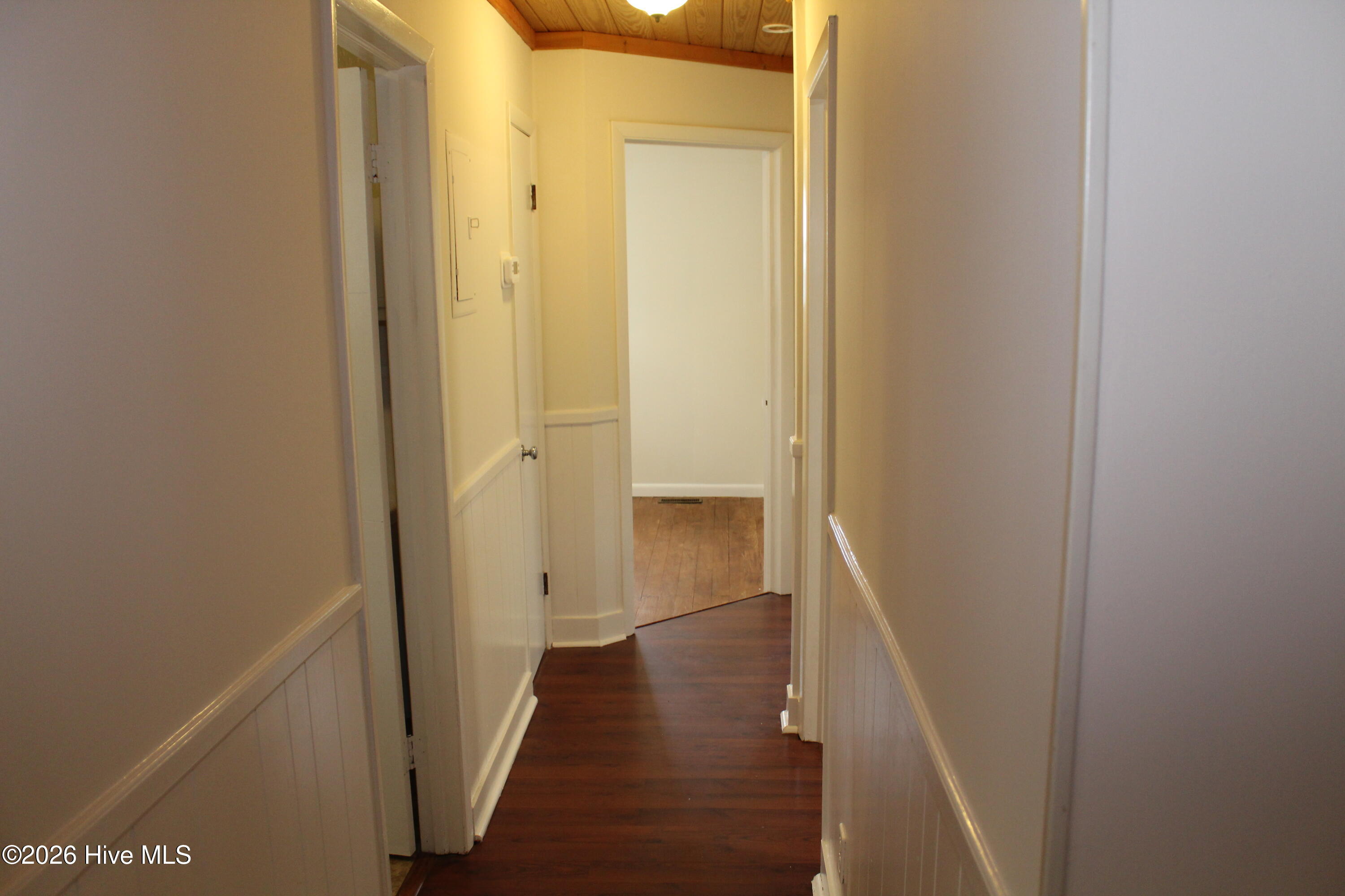 100570069 | Photo 11