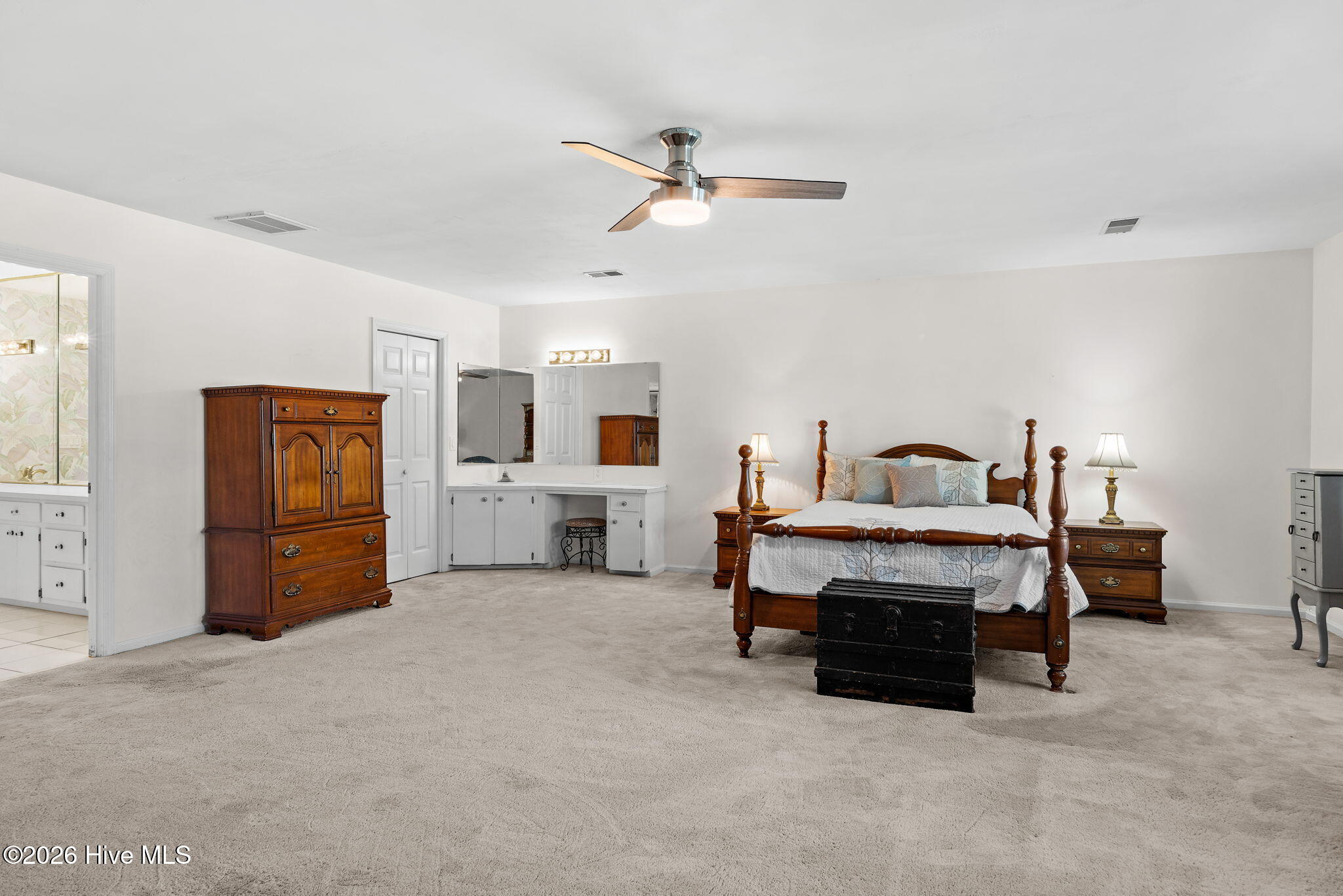 100562881 | Photo 32