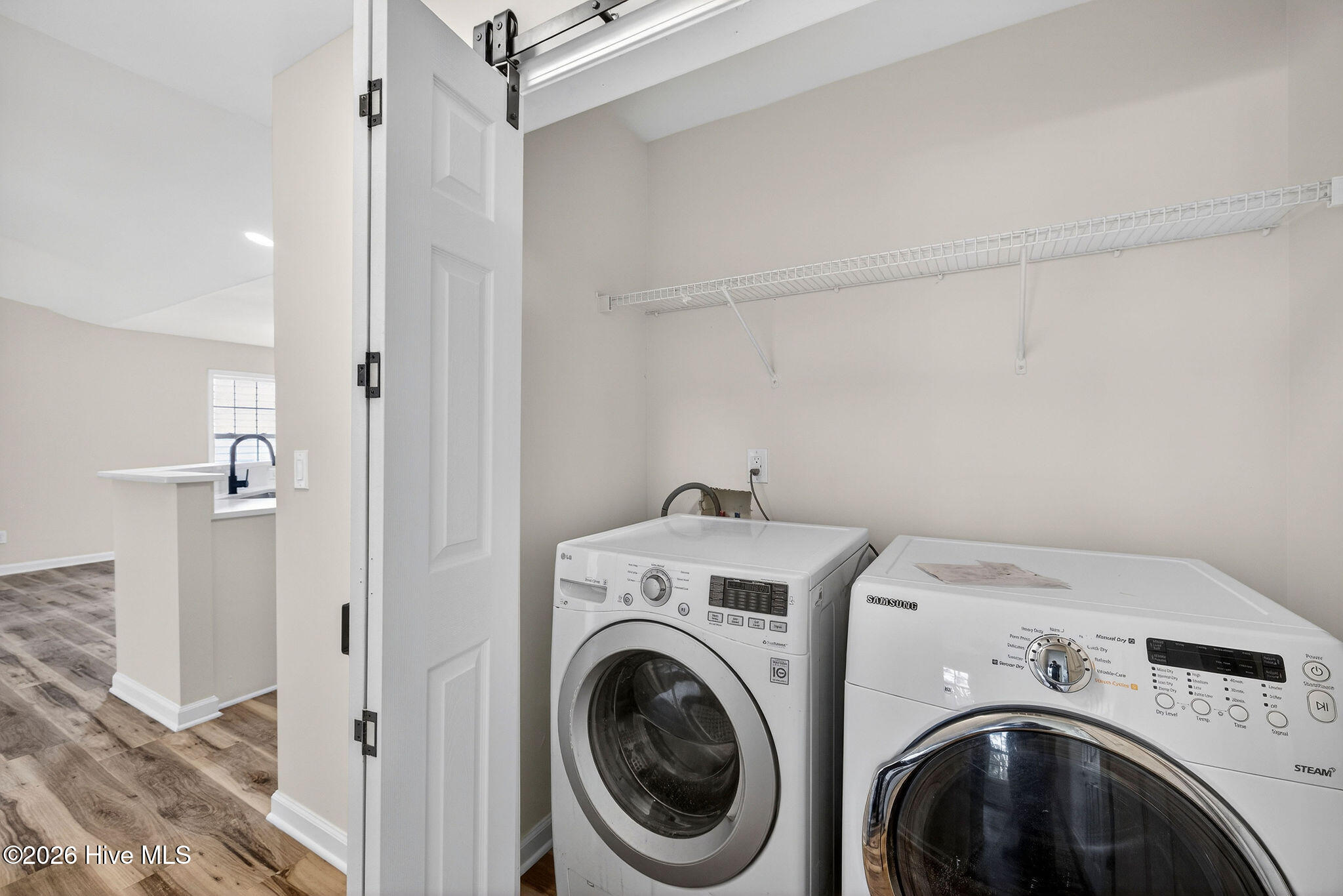 100562659 | Photo 15