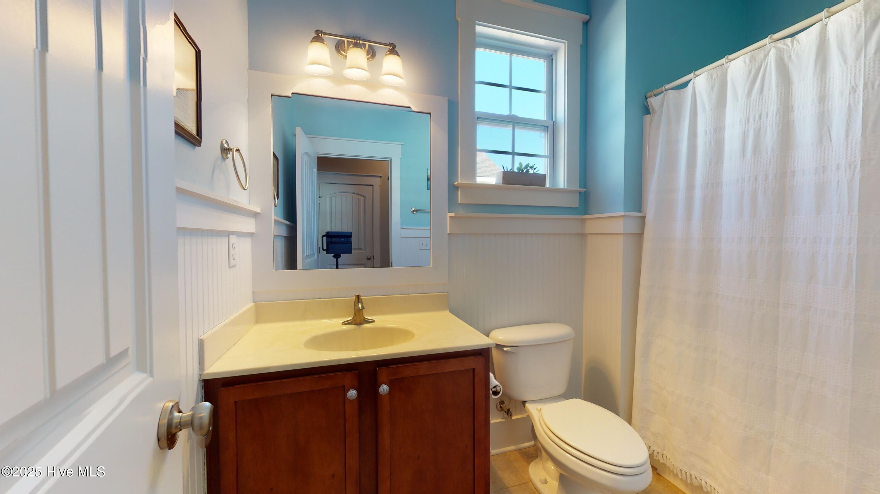 100570166 | Photo 47