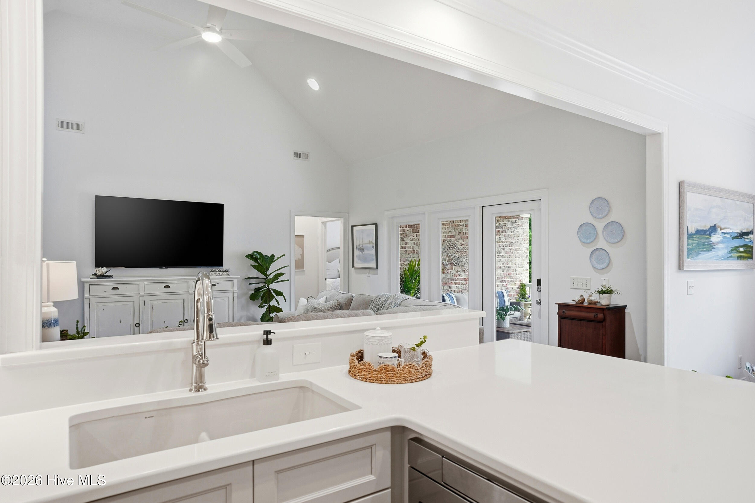 100551601 | Photo 16