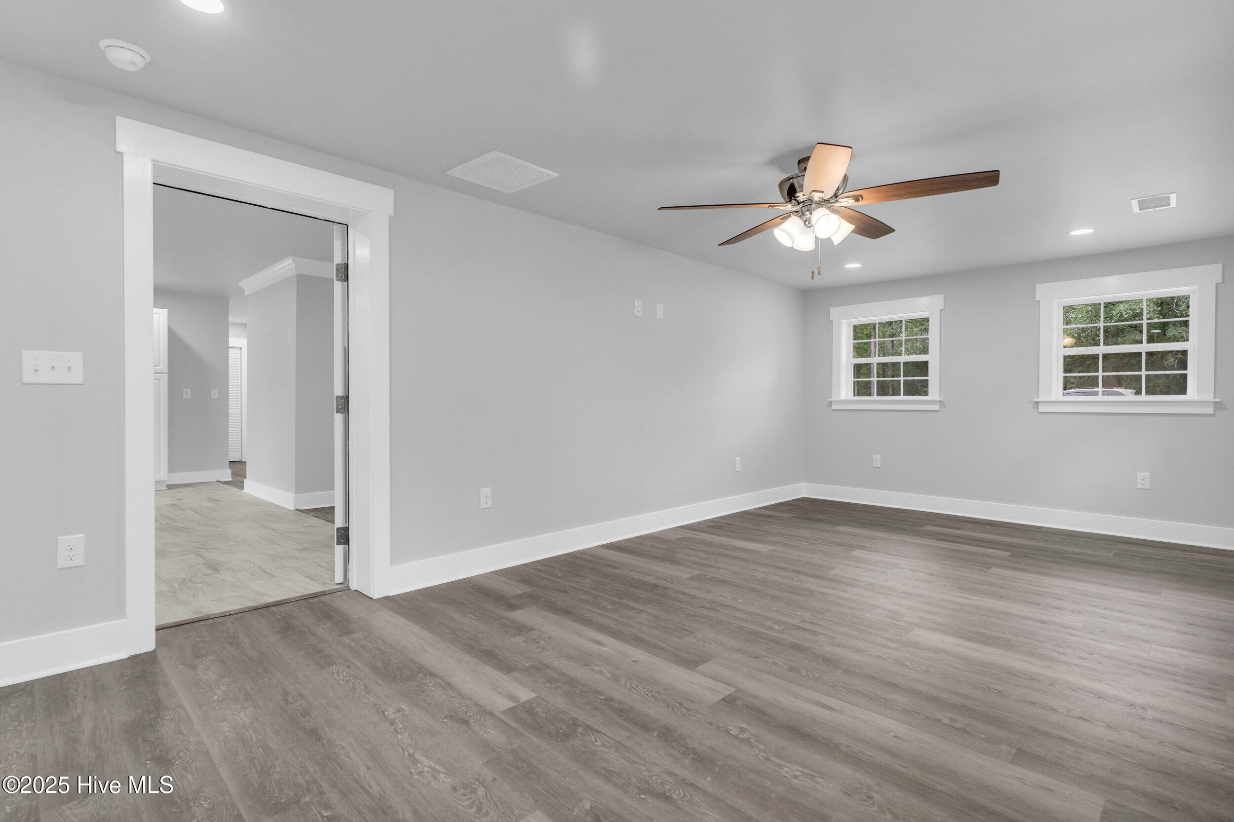 100560014 | Photo 13