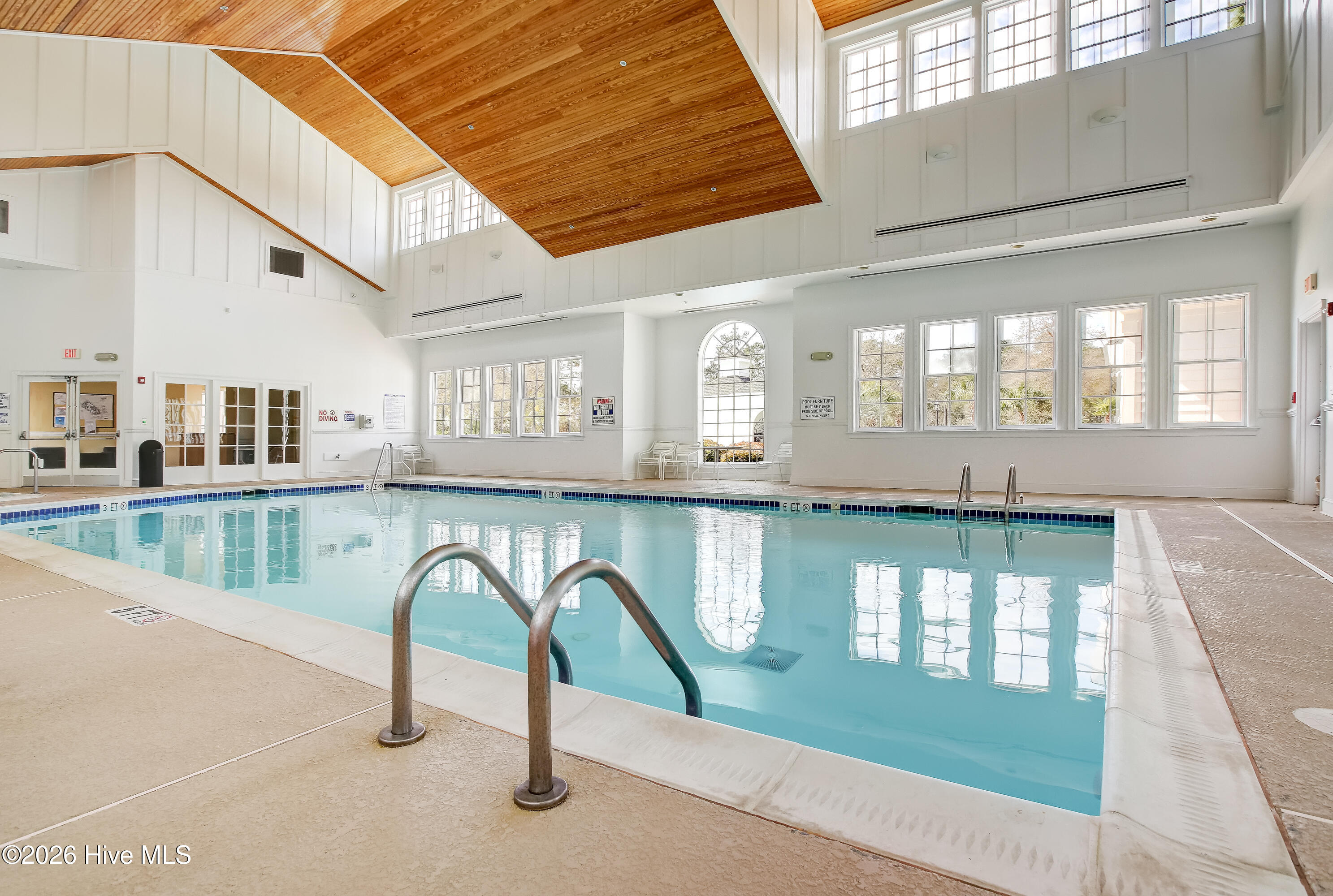 100562850 | Photo 18