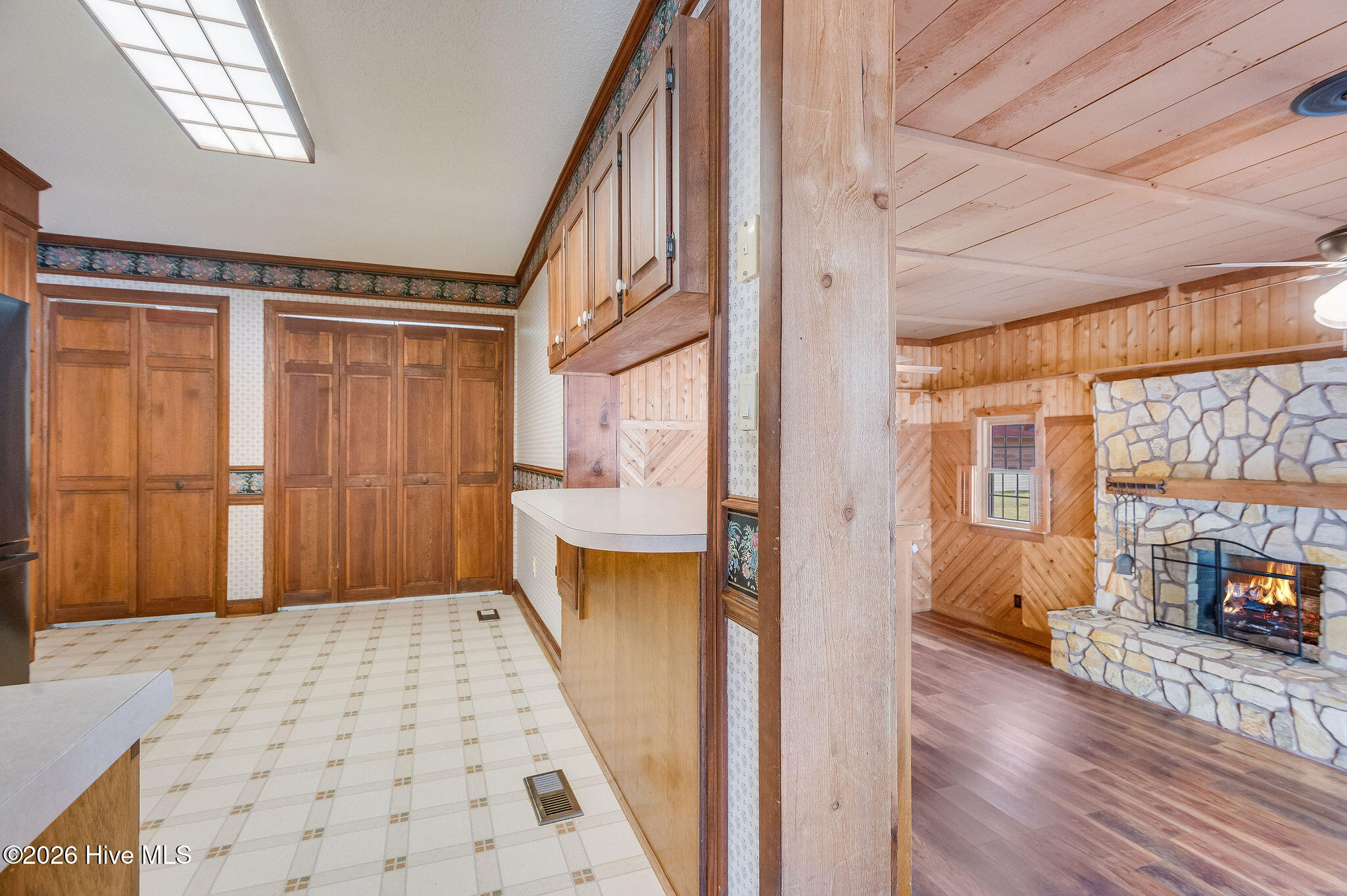 100565785 | Photo 12