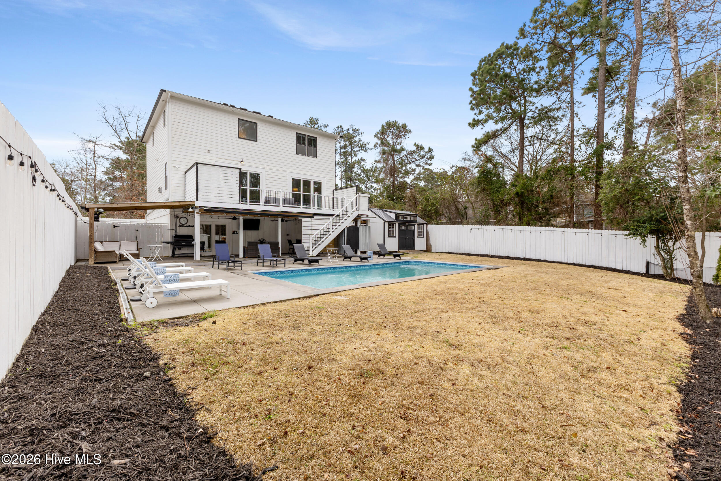 100557011 | Photo 49