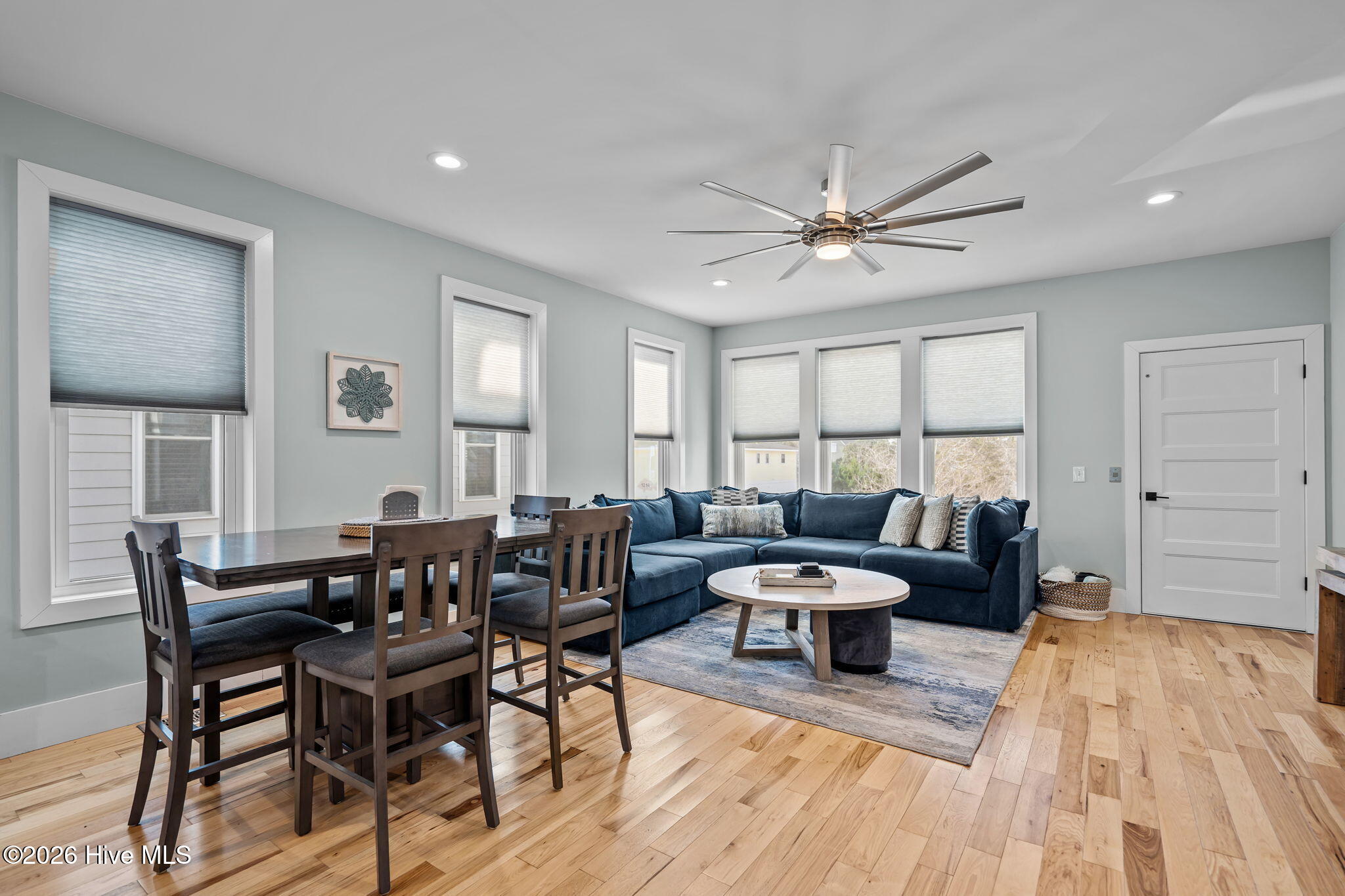 100552743 | Photo 15