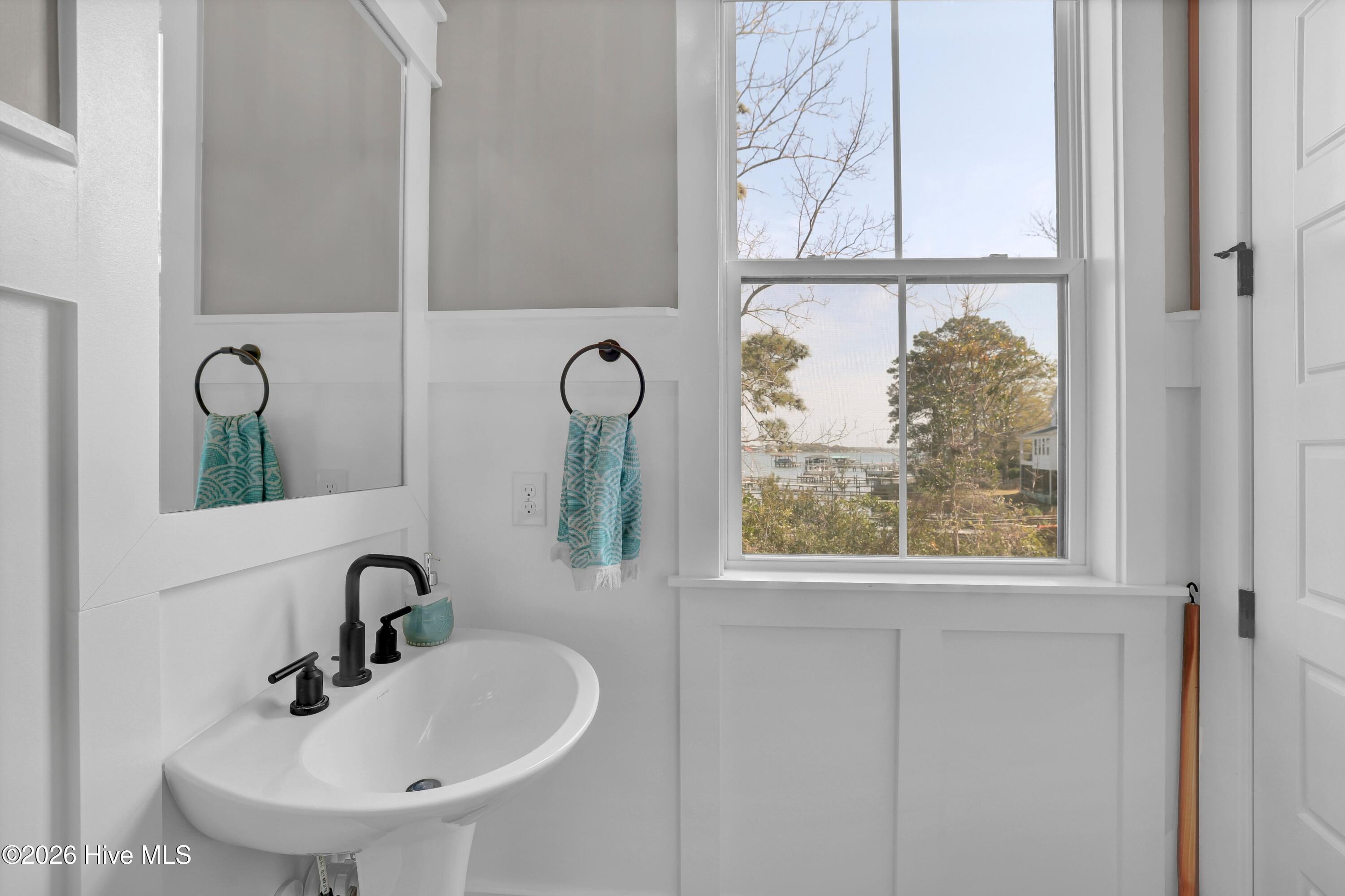 100564139 | Photo 25