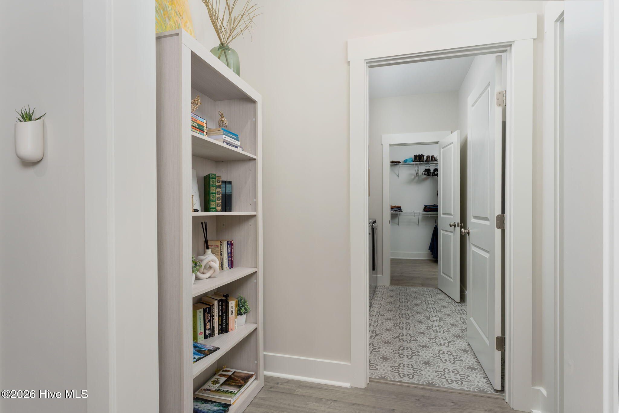 100564713 | Photo 37