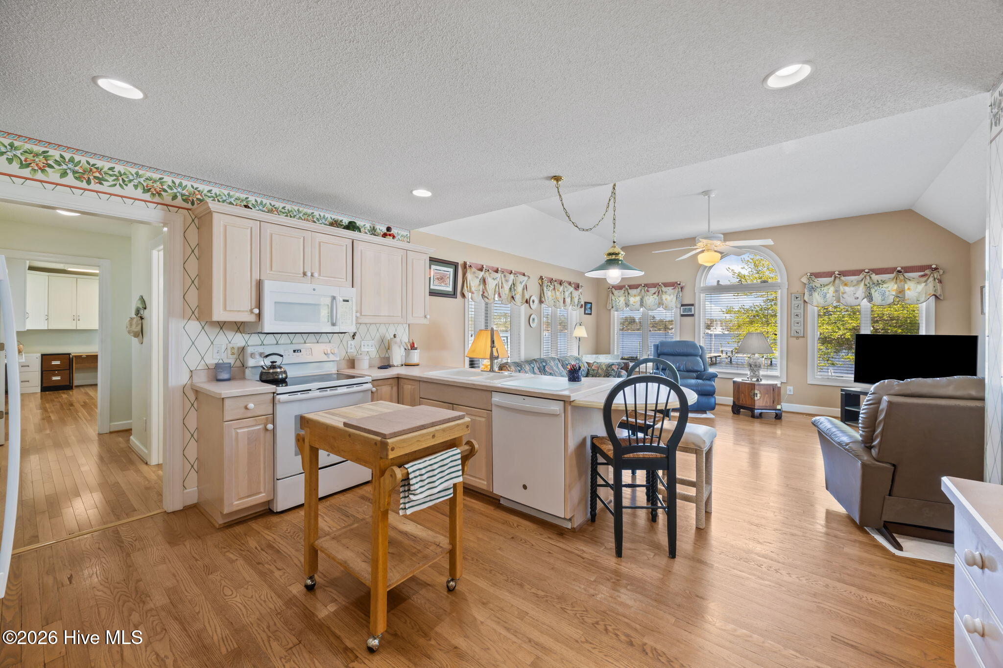 609 Mills Road,Oriental
