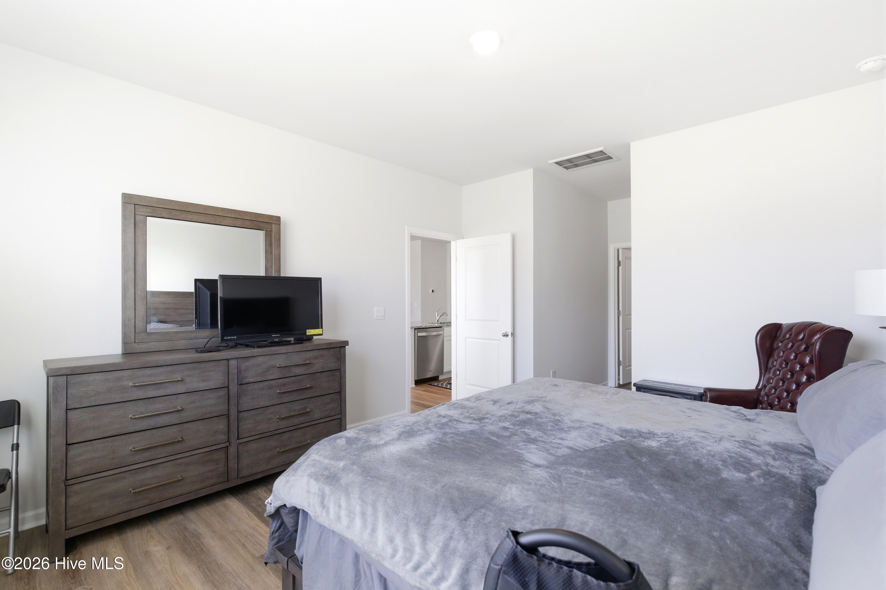 100563047 | Photo 32