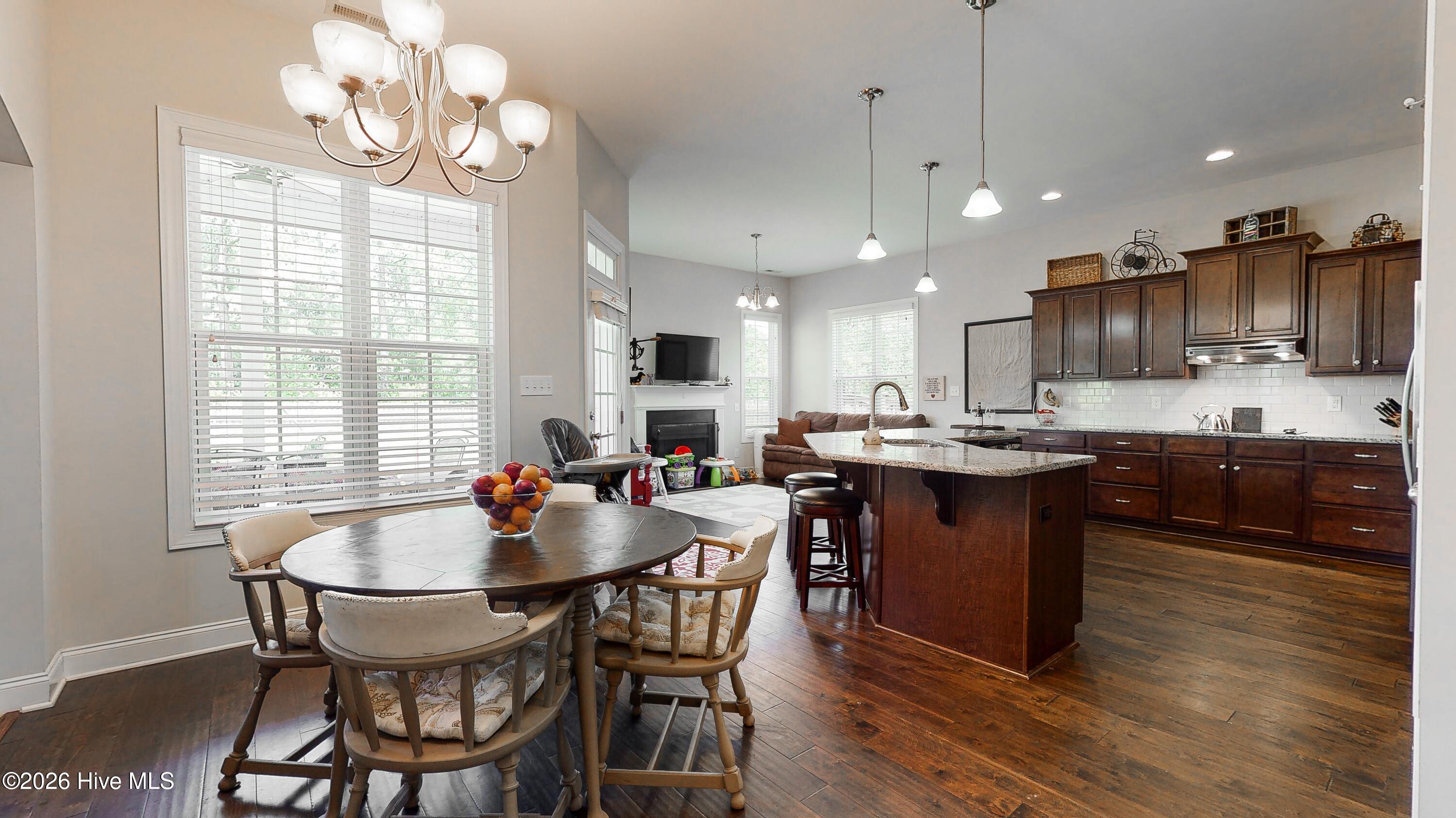 100570158 | Photo 16