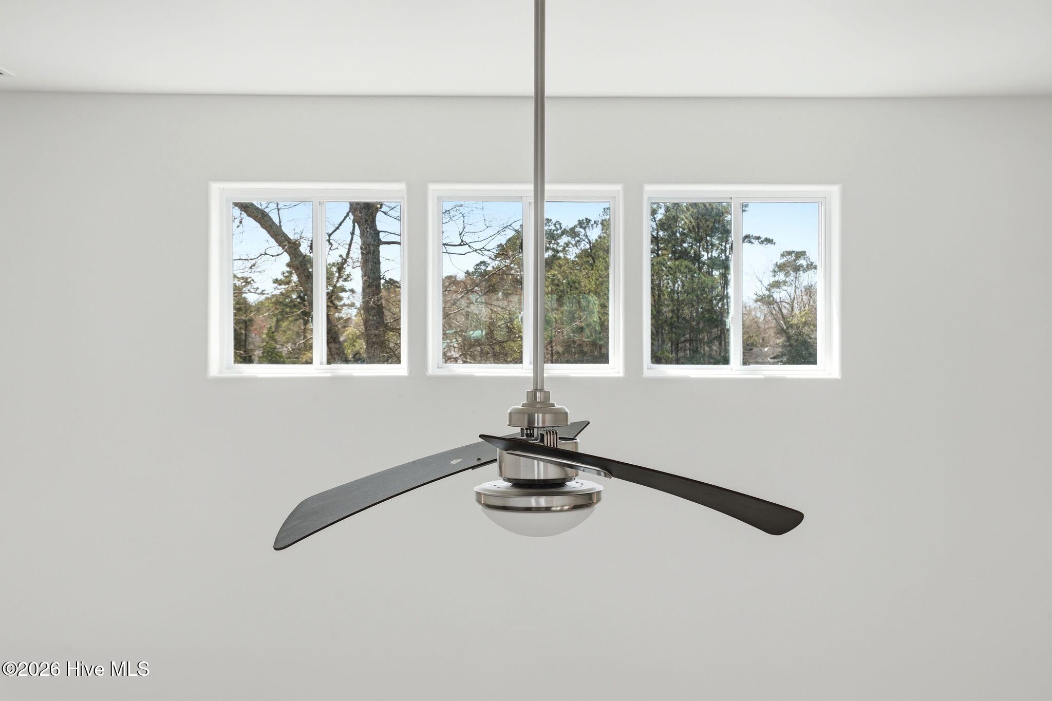 100560935 | Photo 55