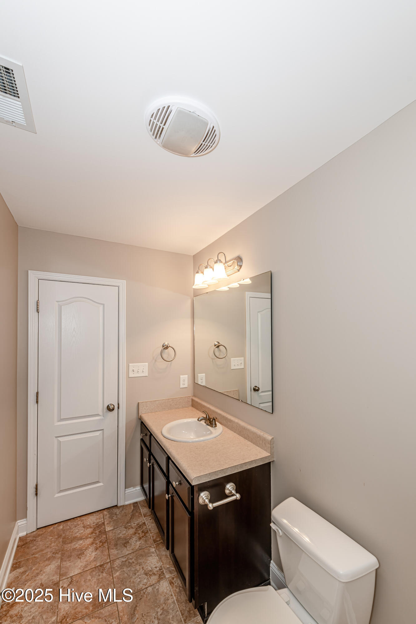 100546682 | Photo 54