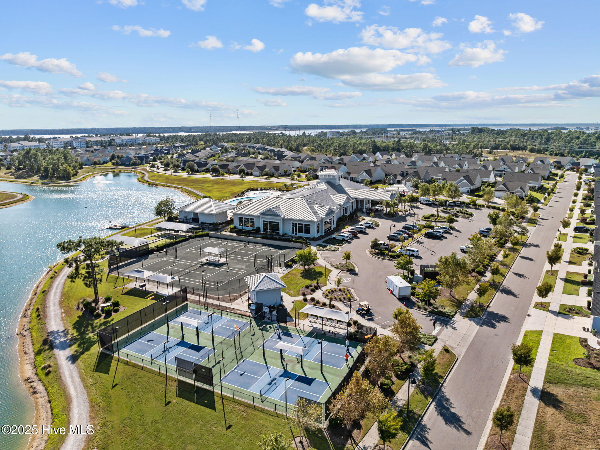 100565127 | Photo 61