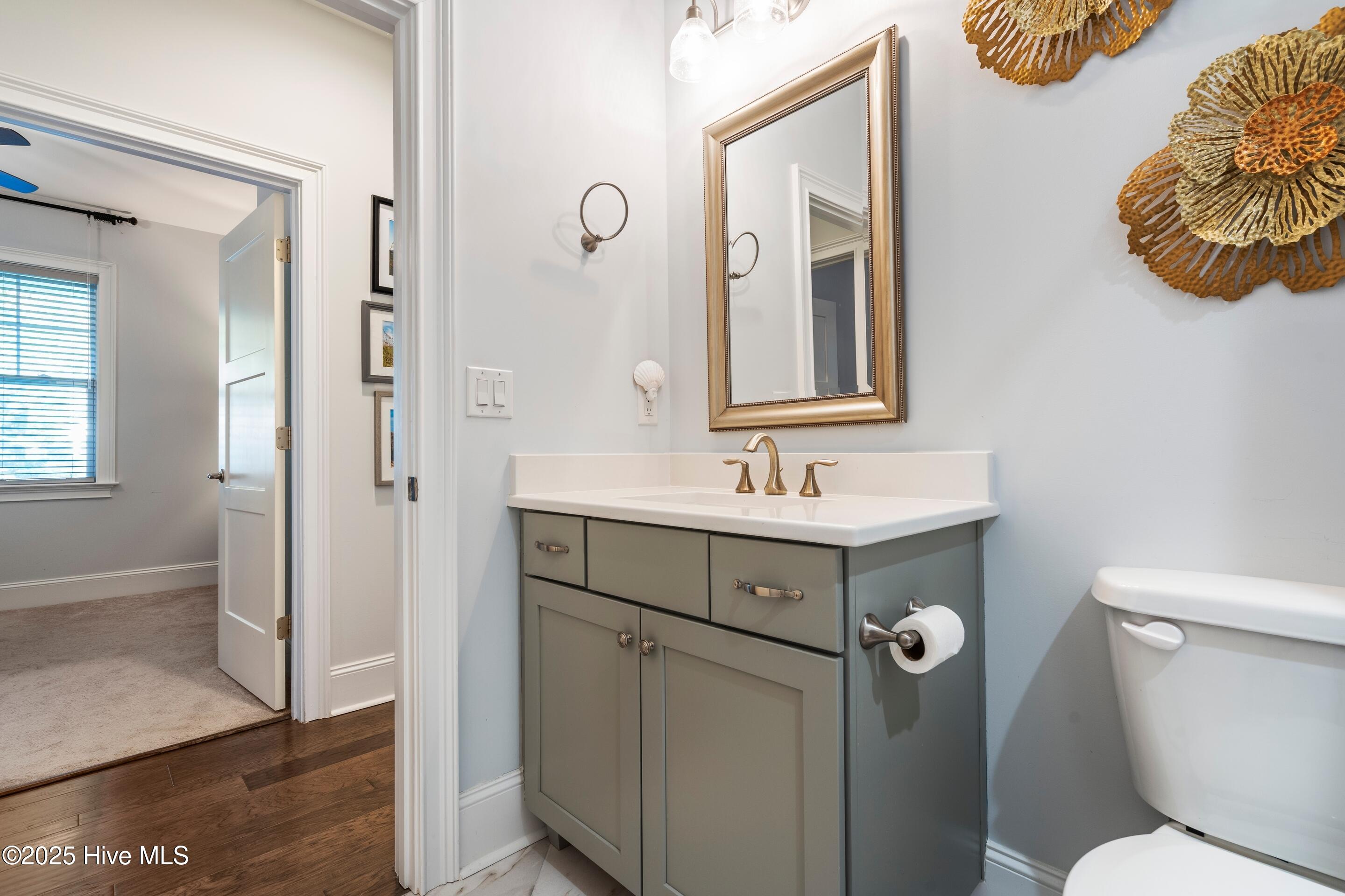 100542073 | Photo 33