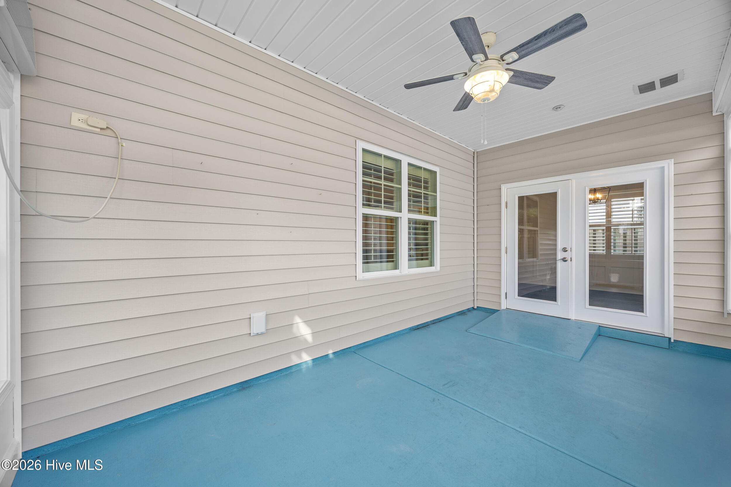 100559295 | Photo 37