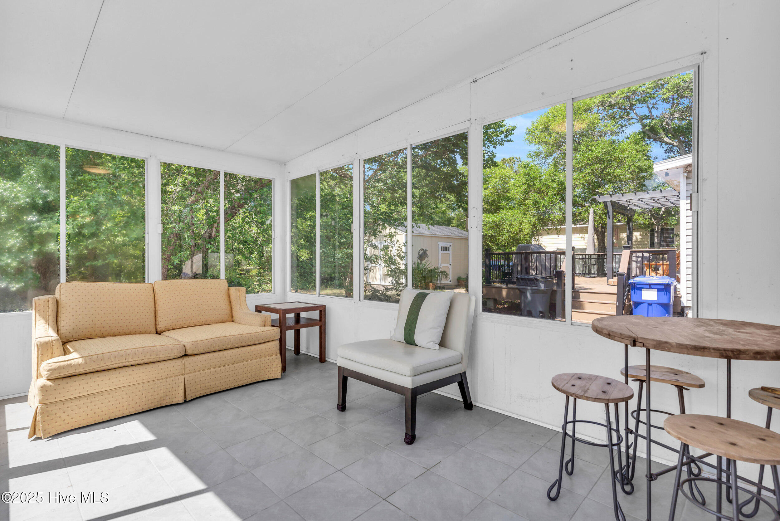 100505255 | Photo 25